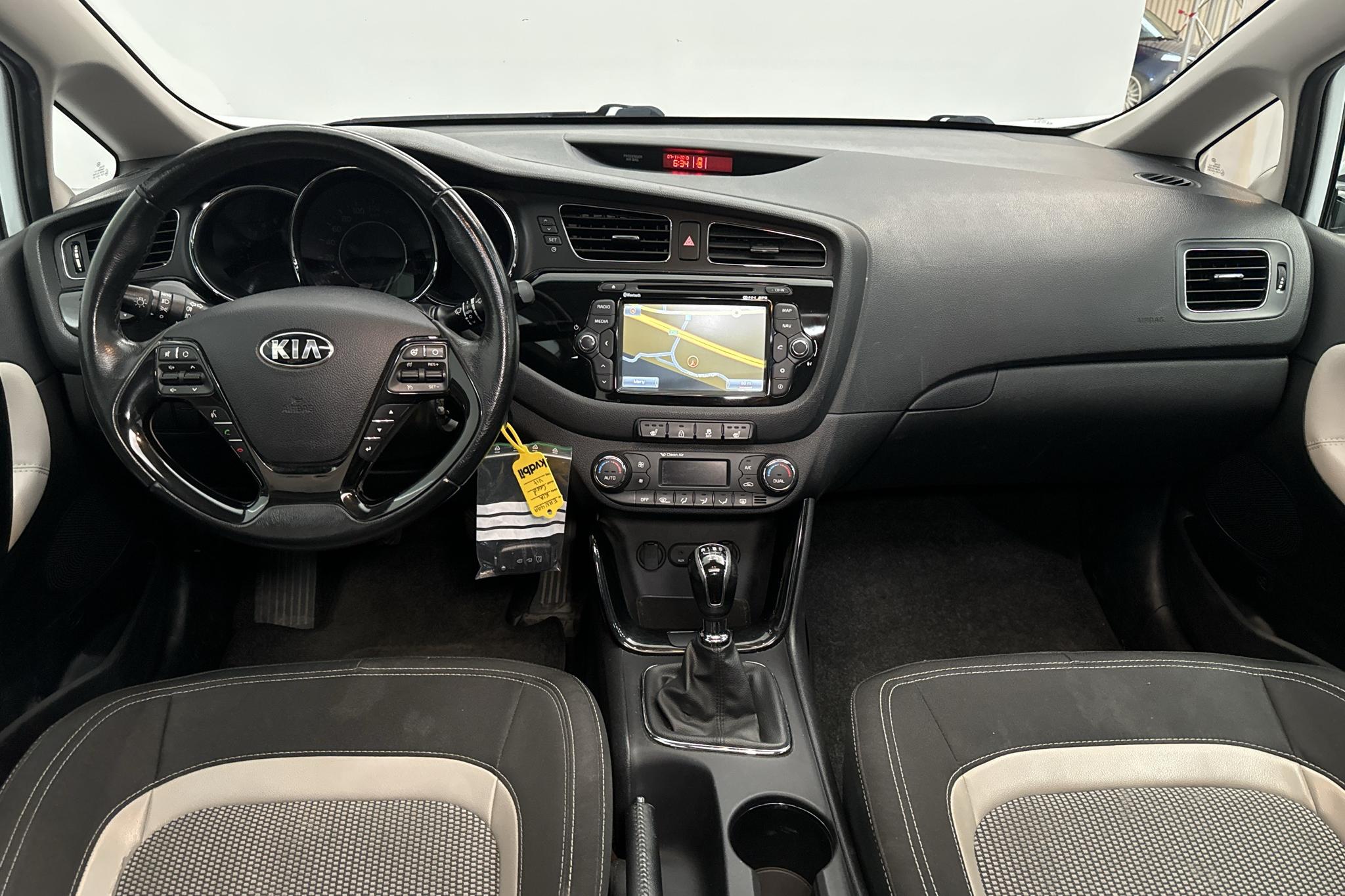 KIA Cee'd 1.6 CRDi SW (128hk) - 195 520 km - Käsitsi - valge - 2015