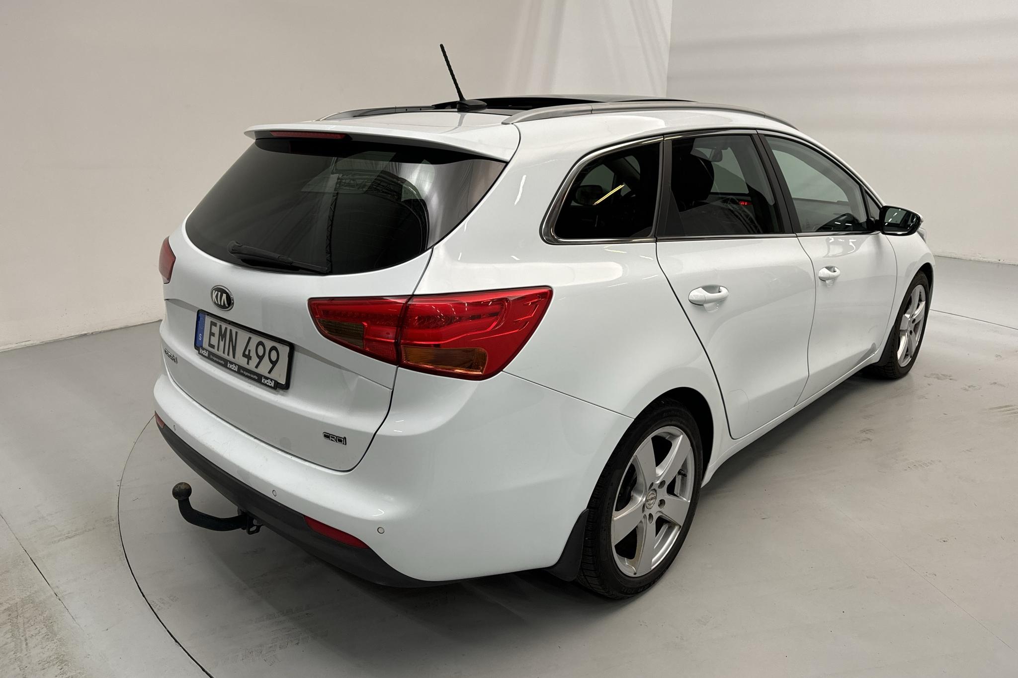 KIA Cee'd 1.6 CRDi SW (128hk) - 19 552 mil - Manuell - vit - 2015