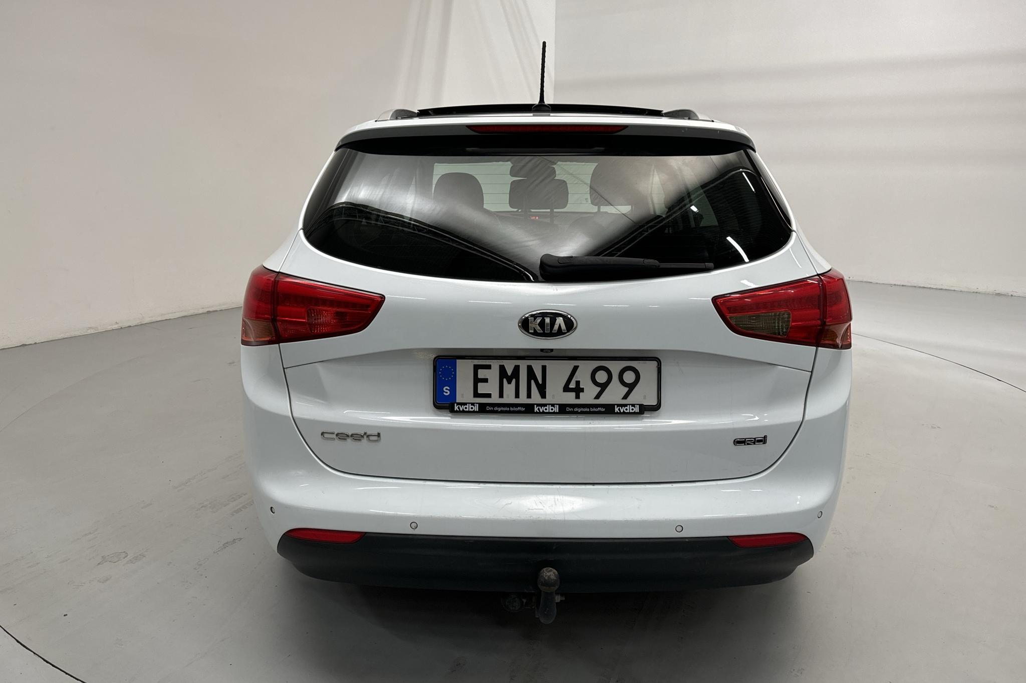 KIA Cee'd 1.6 CRDi SW (128hk) - 19 552 mil - Manuell - vit - 2015