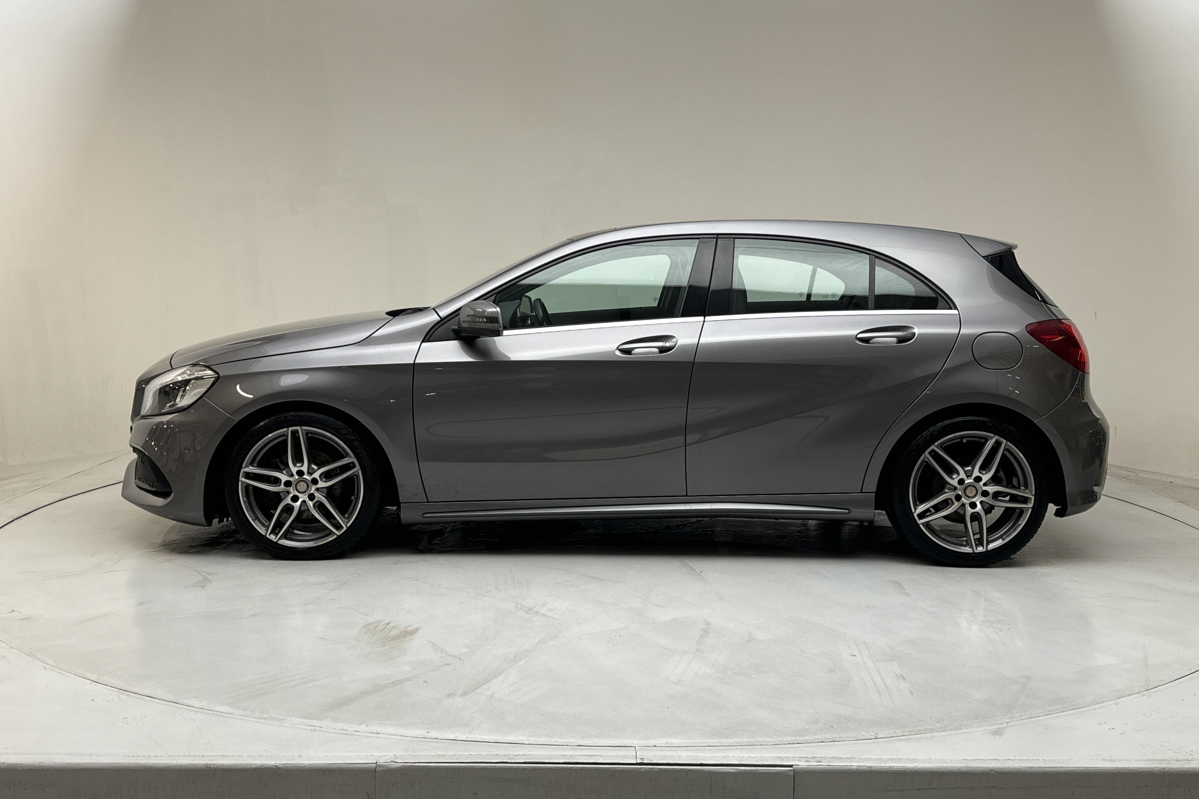 Mercedes A 180 d 5dr W176 (109hk) - 88 060 km - Automatyczna - Dark Grey - 2018