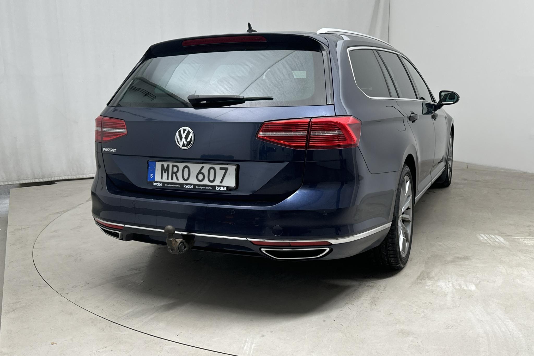 VW Passat 2.0 TDI BiTurbo Sportscombi 4MOTION (240hk) - 145 010 km - Automatyczna - Dark Blue - 2015