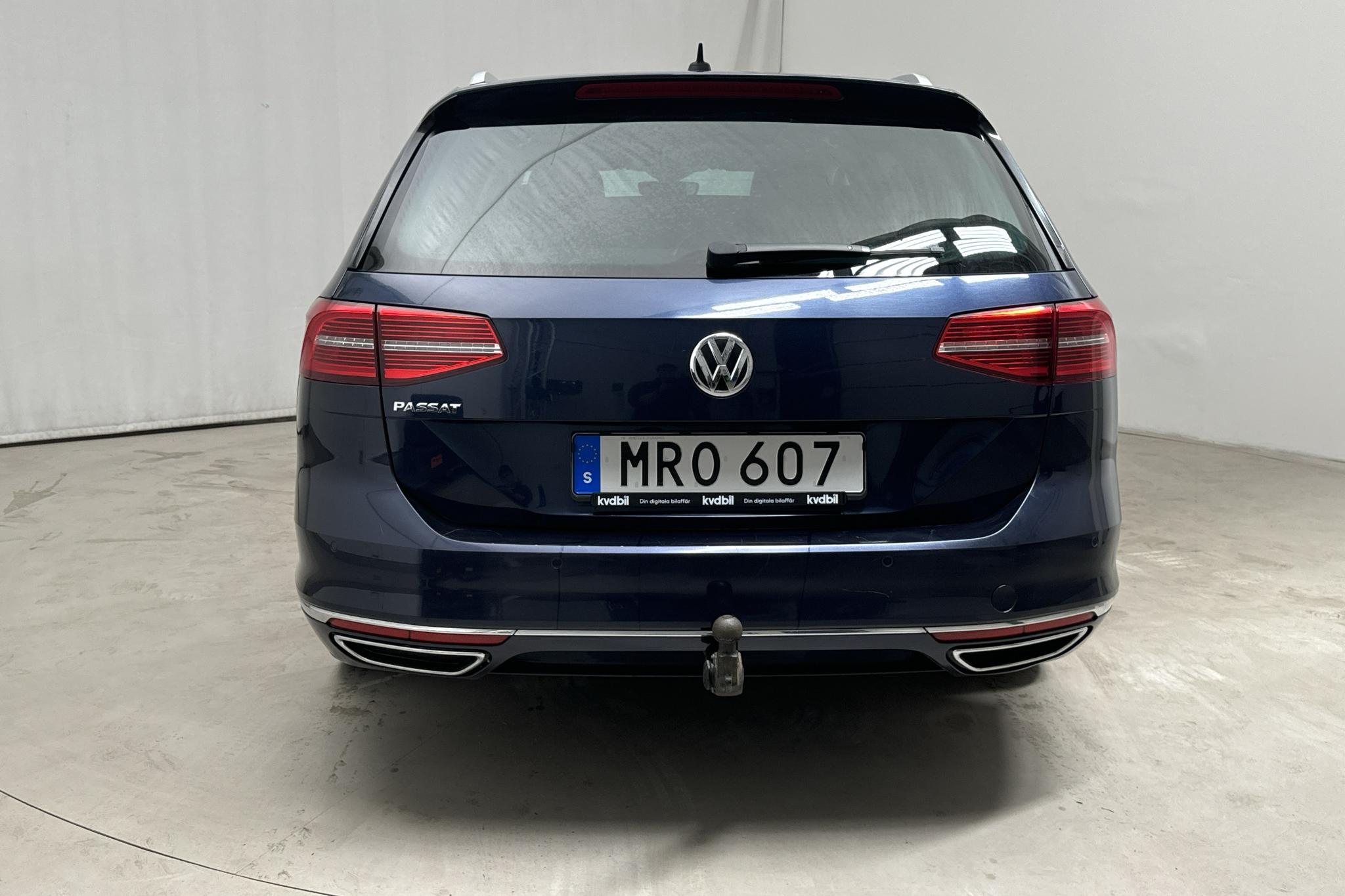 VW Passat 2.0 TDI BiTurbo Sportscombi 4MOTION (240hk) - 145 010 km - Automatyczna - Dark Blue - 2015