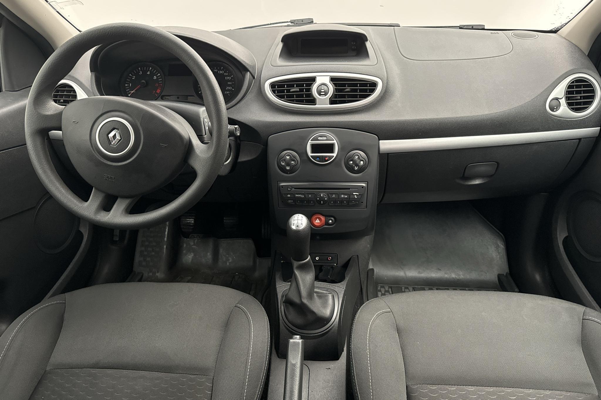 Renault Clio III 1.2 Flex Fuel 5dr (75hk) - 92 940 km - Manuaalinen - punainen - 2010