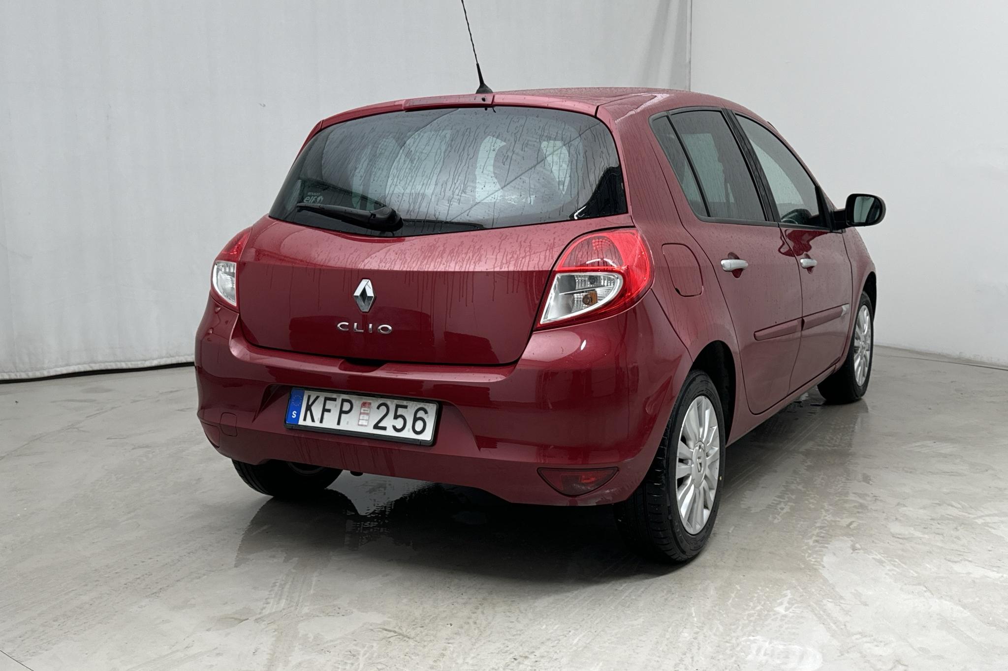 Renault Clio III 1.2 Flex Fuel 5dr (75hk) - 92 940 km - Manuaalinen - punainen - 2010