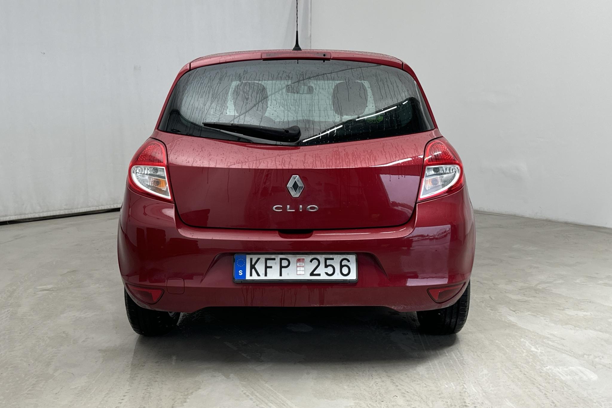 Renault Clio III 1.2 Flex Fuel 5dr (75hk) - 9 294 mil - Manuell - röd - 2010