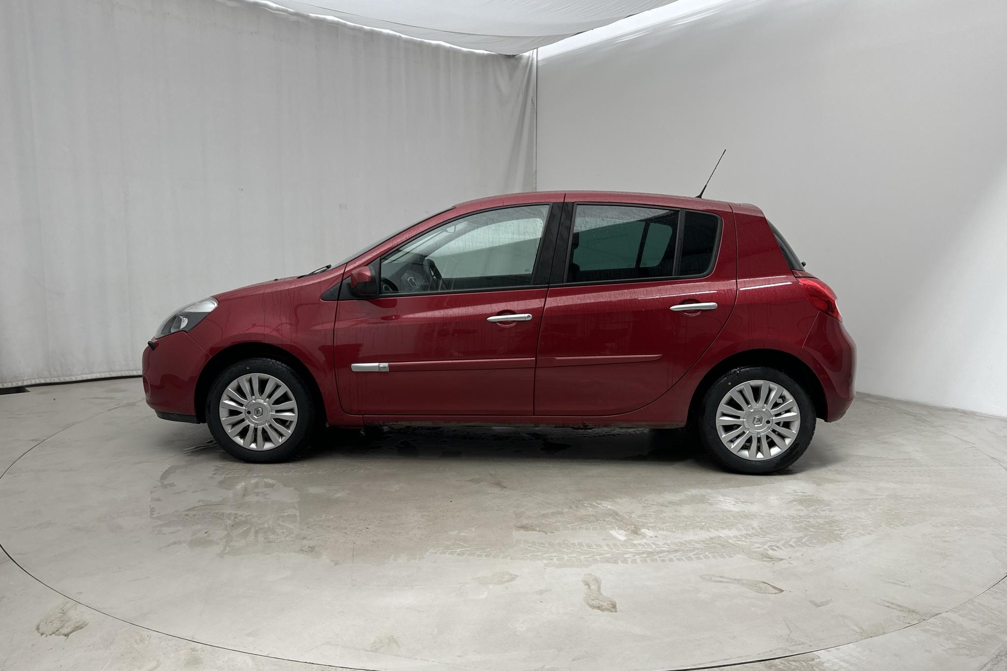 Renault Clio III 1.2 Flex Fuel 5dr (75hk) - 92 940 km - Manuaalinen - punainen - 2010