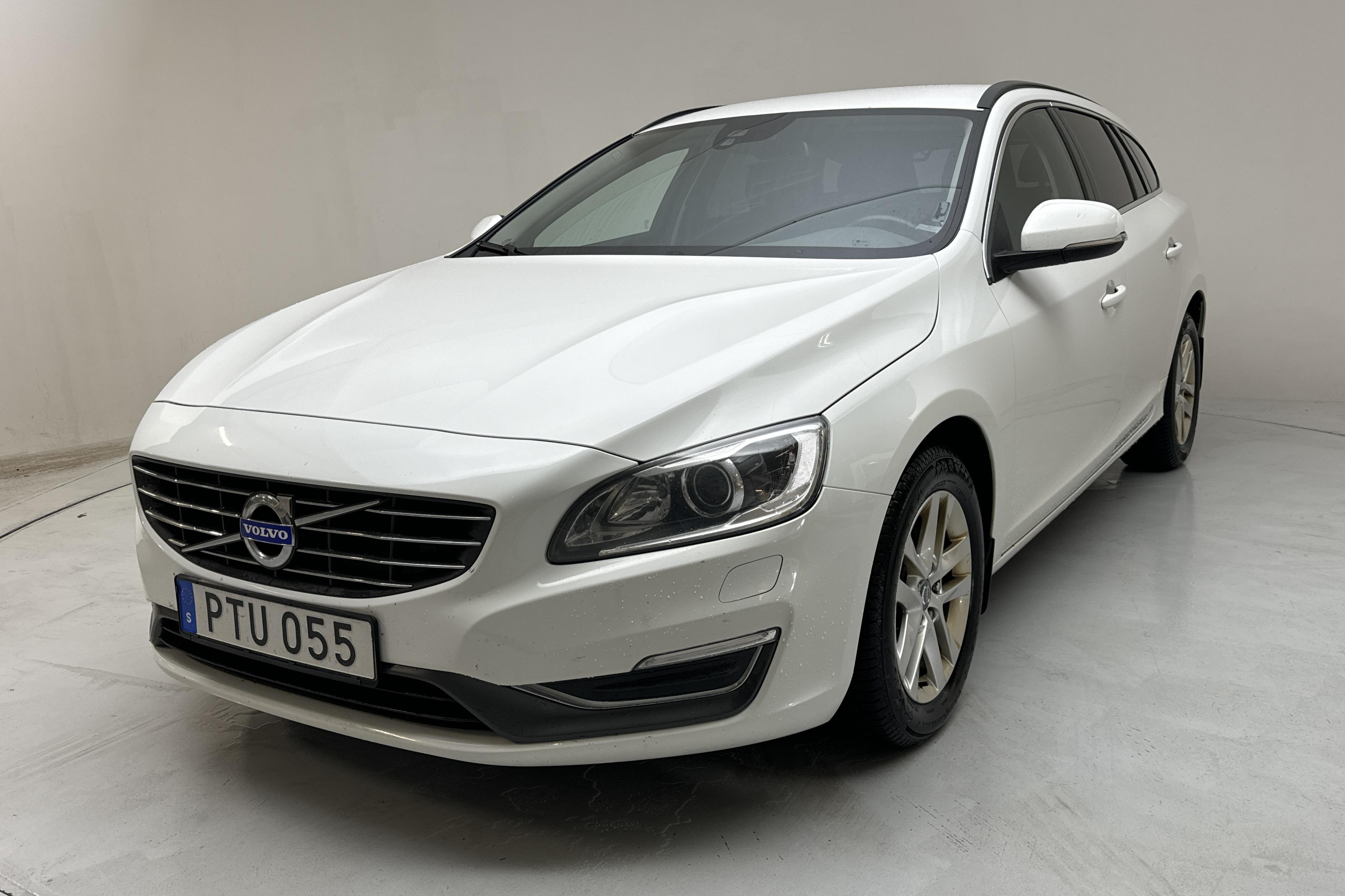 Volvo V60 D4 (181hk) - 206 600 km - Automatyczna - biały - 2014