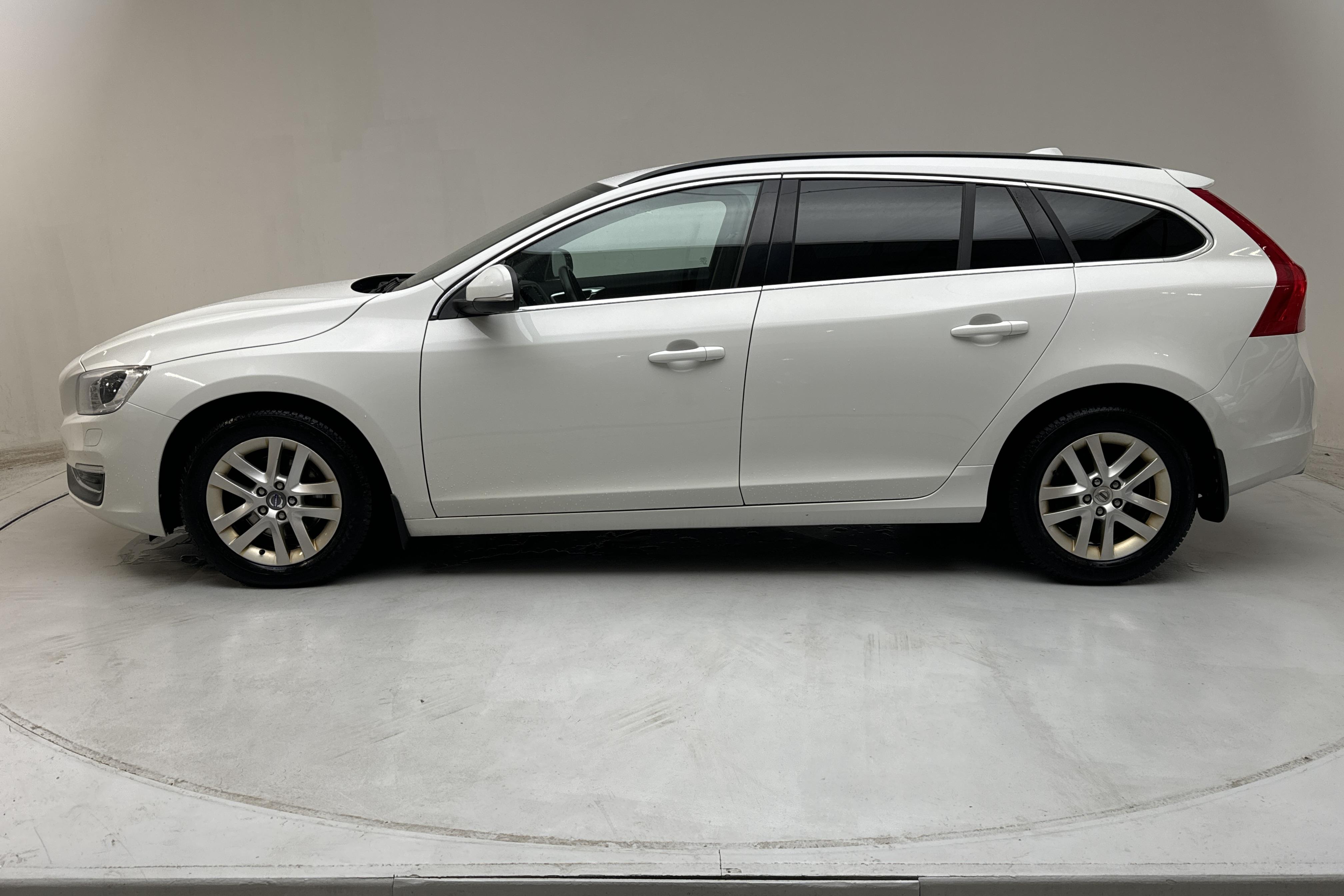 Volvo V60 D4 (181hk) - 20 660 mil - Automat - vit - 2014