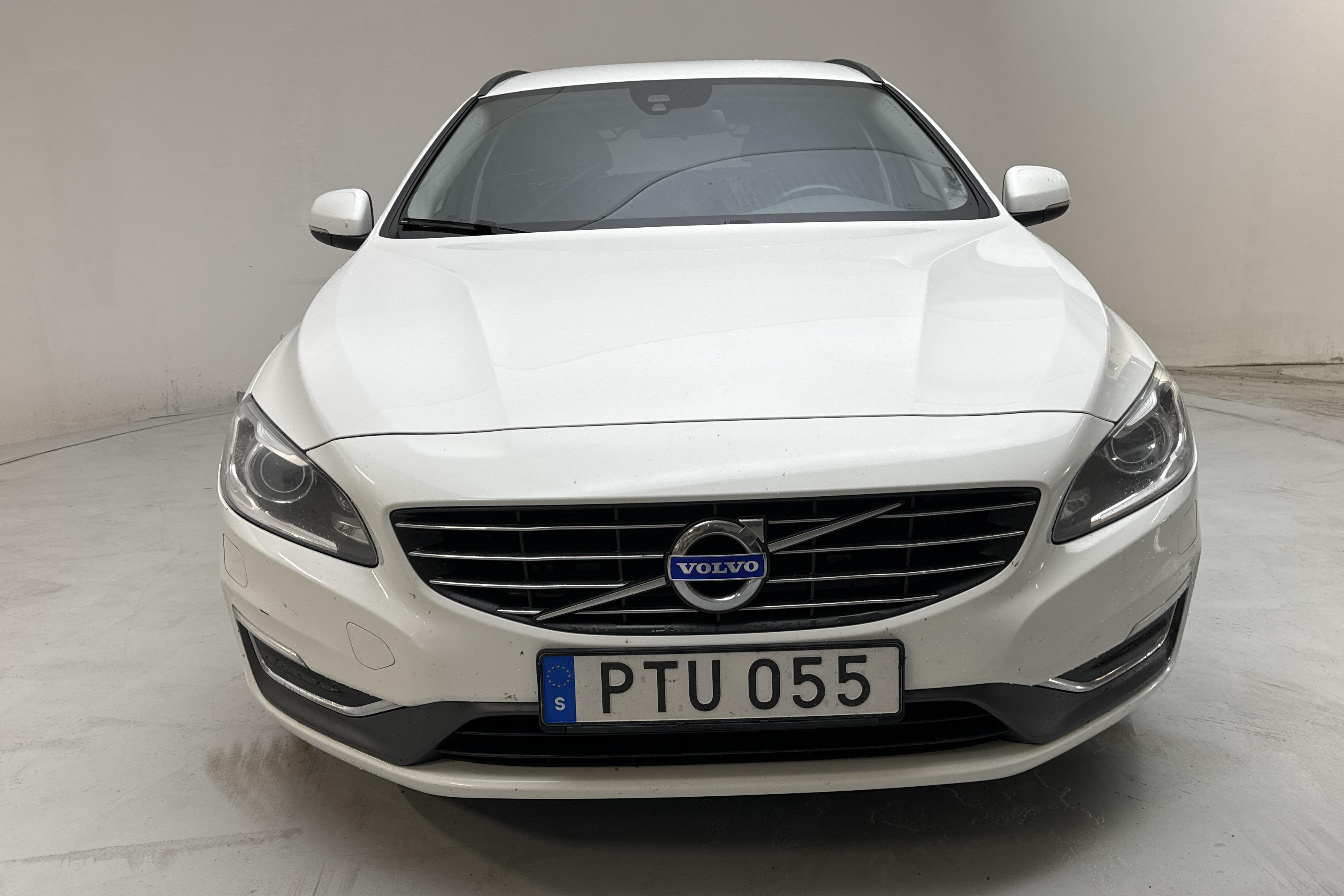 Volvo V60 D4 (181hk) - 206 600 km - Automatyczna - biały - 2014