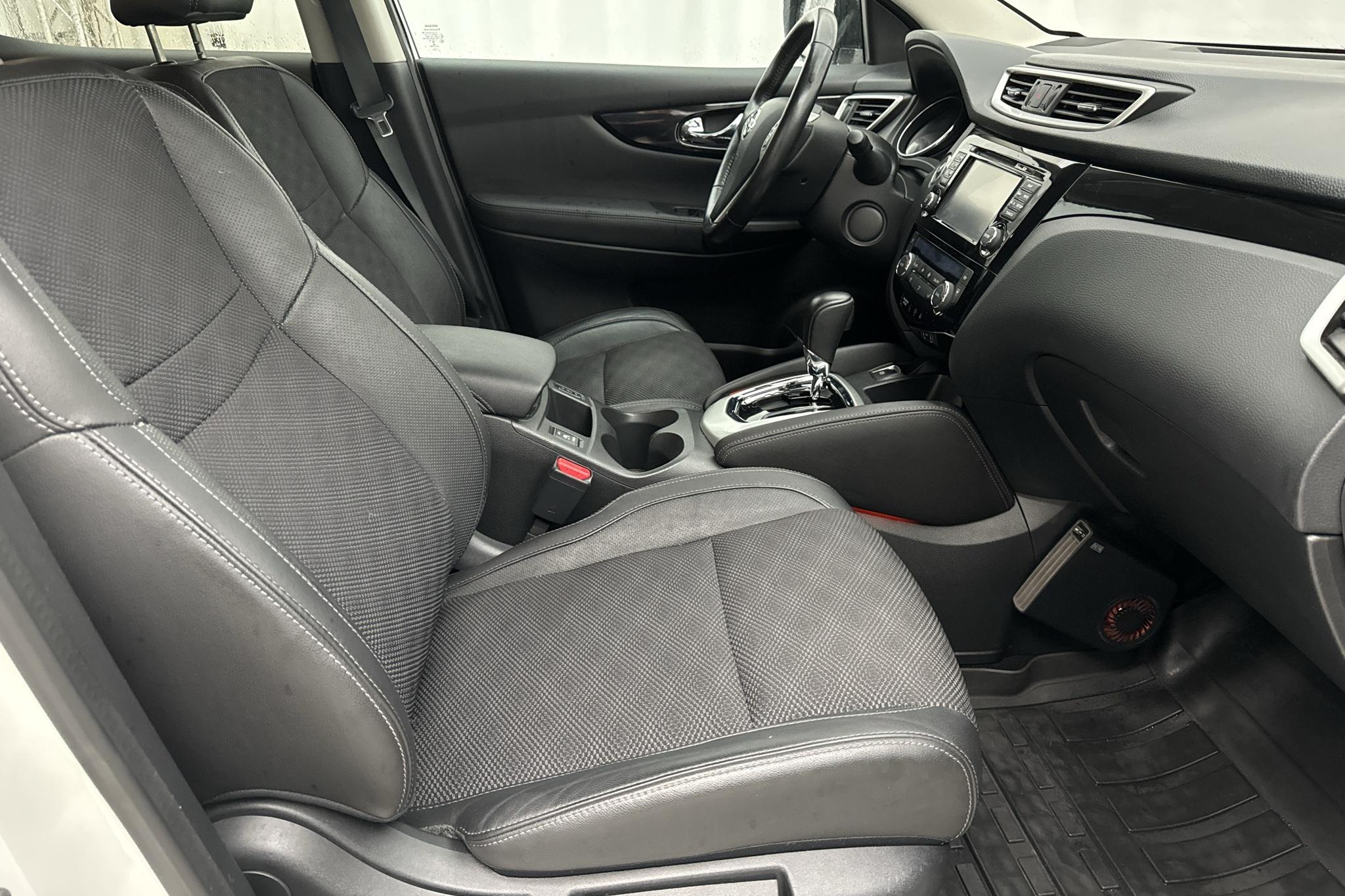 Nissan Qashqai 1.2 (115hk) - 105 510 km - Automatyczna - biały - 2015