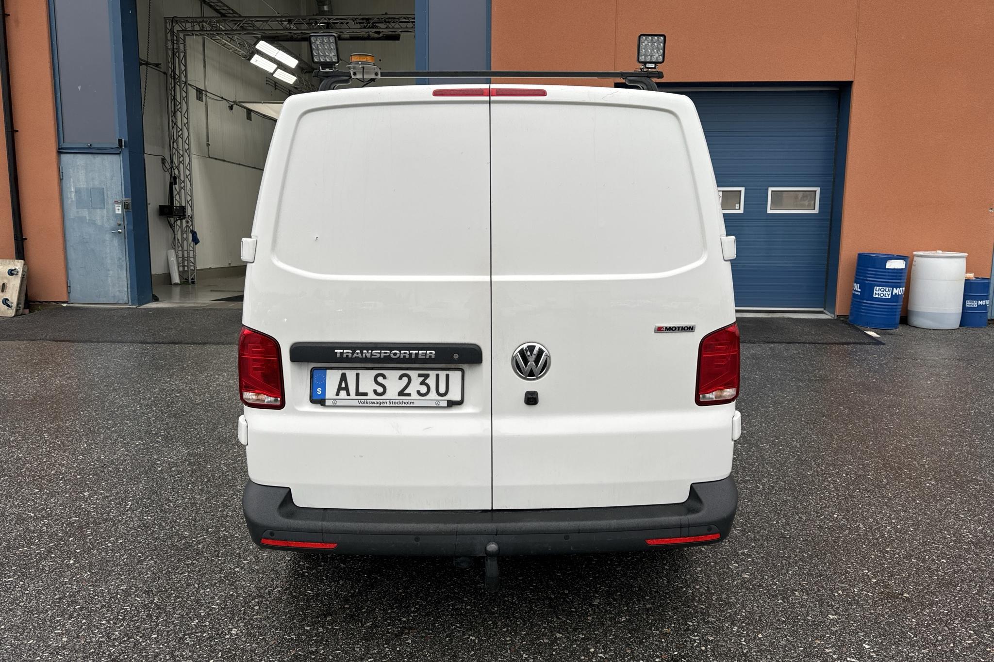 VW Transporter T6.1 2.0 TDI BMT Skåp 4MOTION (150hk) - 52 220 km - Automatyczna - biały - 2021