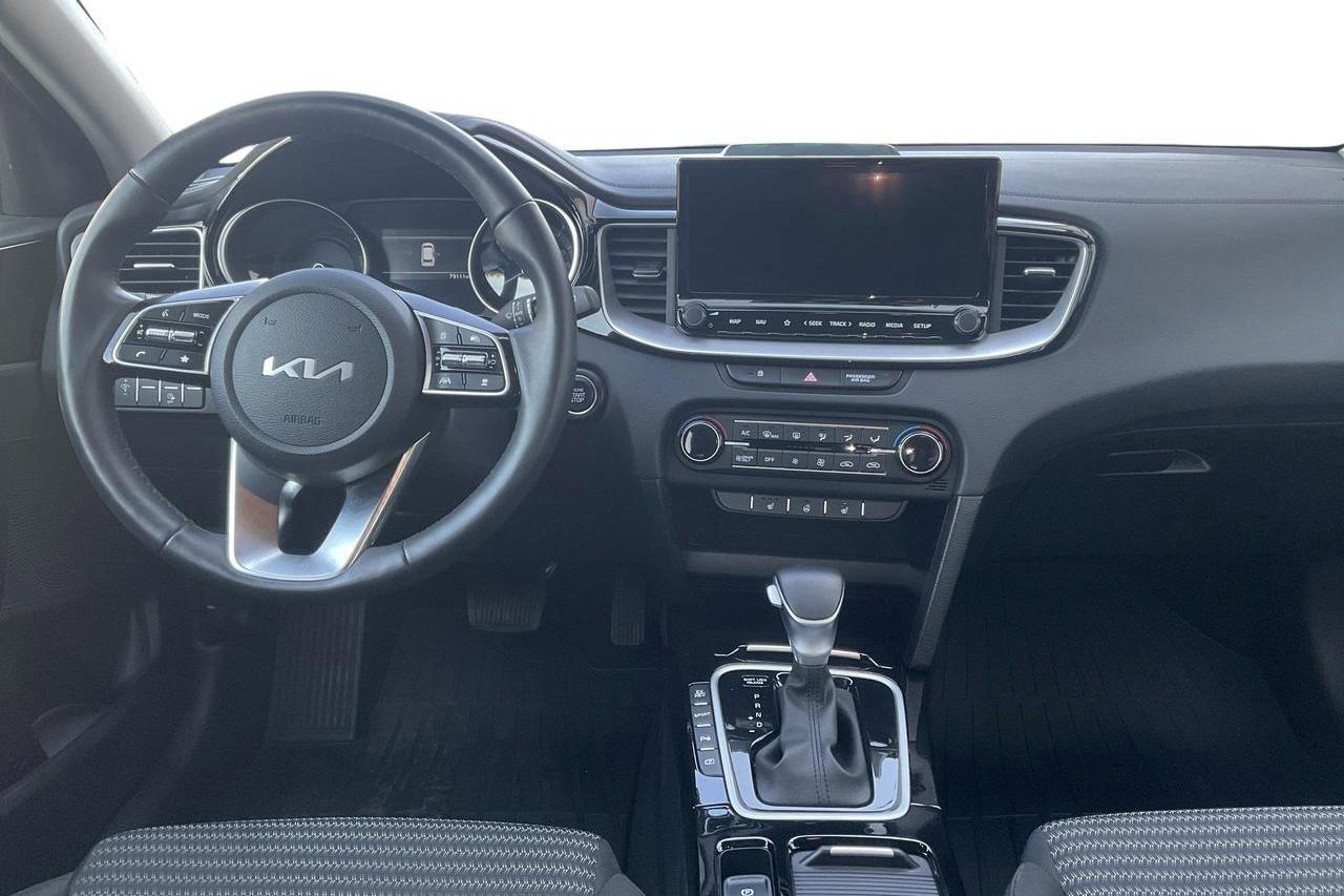 KIA Ceed 1.6 Plug-in Hybrid SW (141hk) - 73 110 km - Automatyczna - biały - 2023