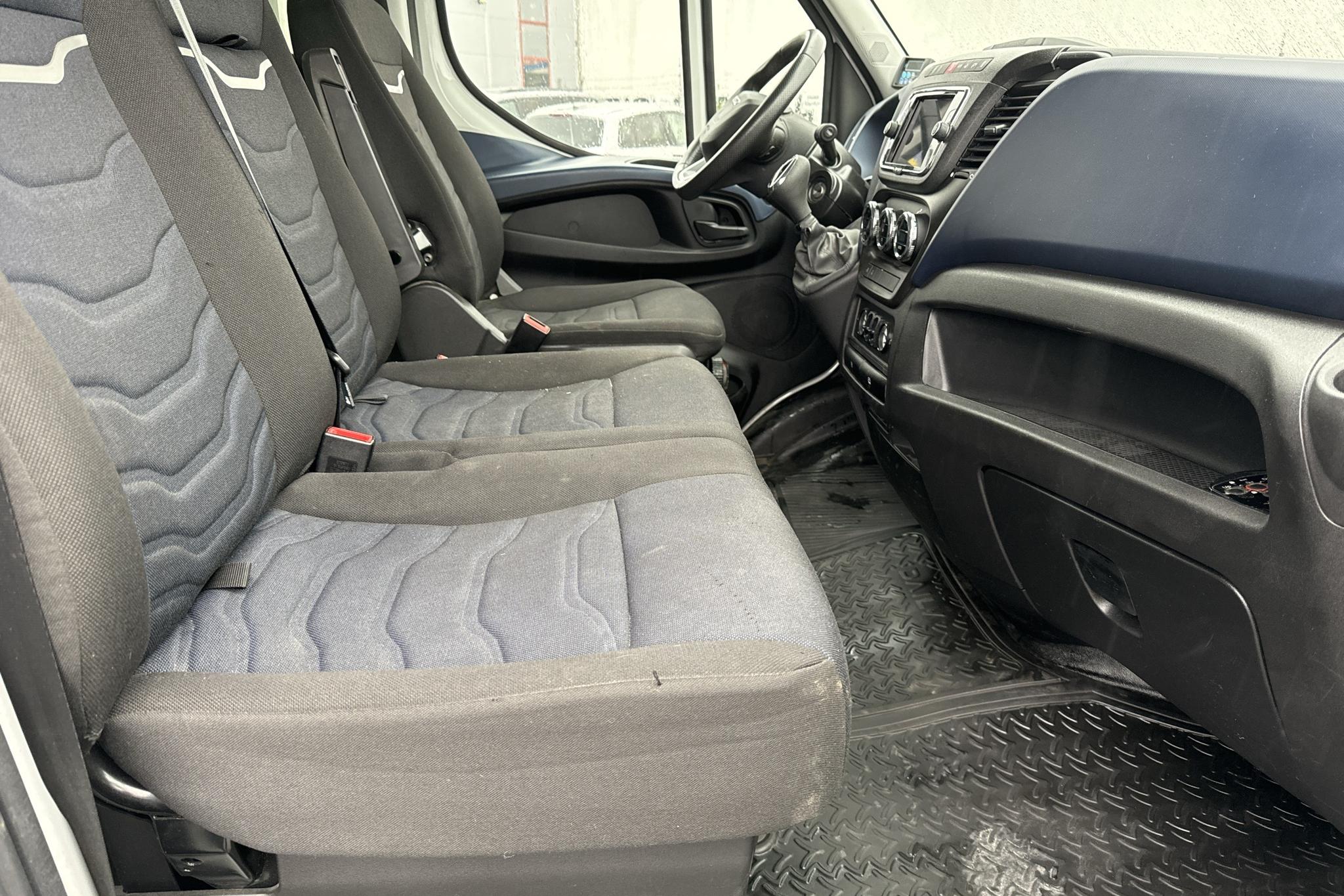 Iveco Daily 35 2.3 Volymskåp (156hk) - 68 510 km - Automaatne - valge - 2022