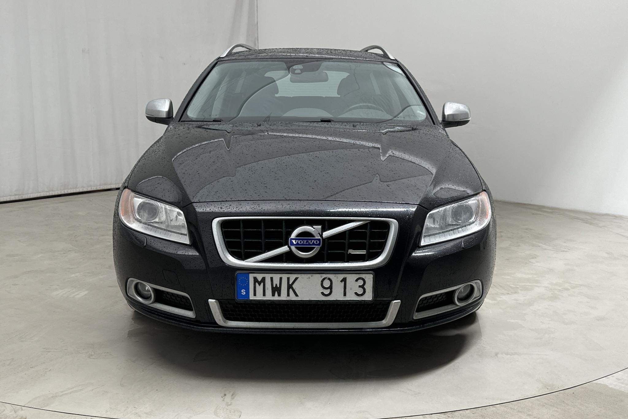 Volvo V70 II T4 (180hk) - 253 880 km - Automatic - black - 2013