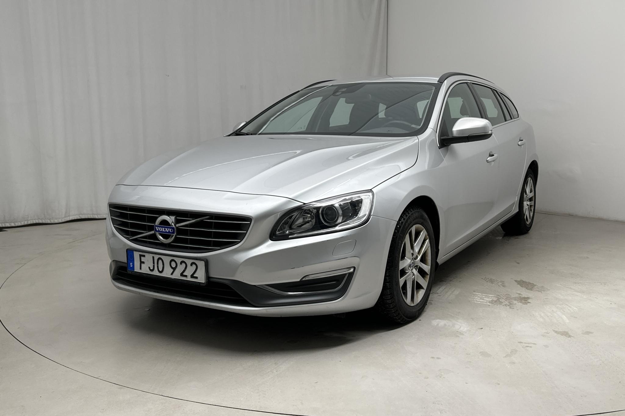 Volvo V60 T3 (150hk) - 95 910 km - Manuaalinen - hopea - 2014