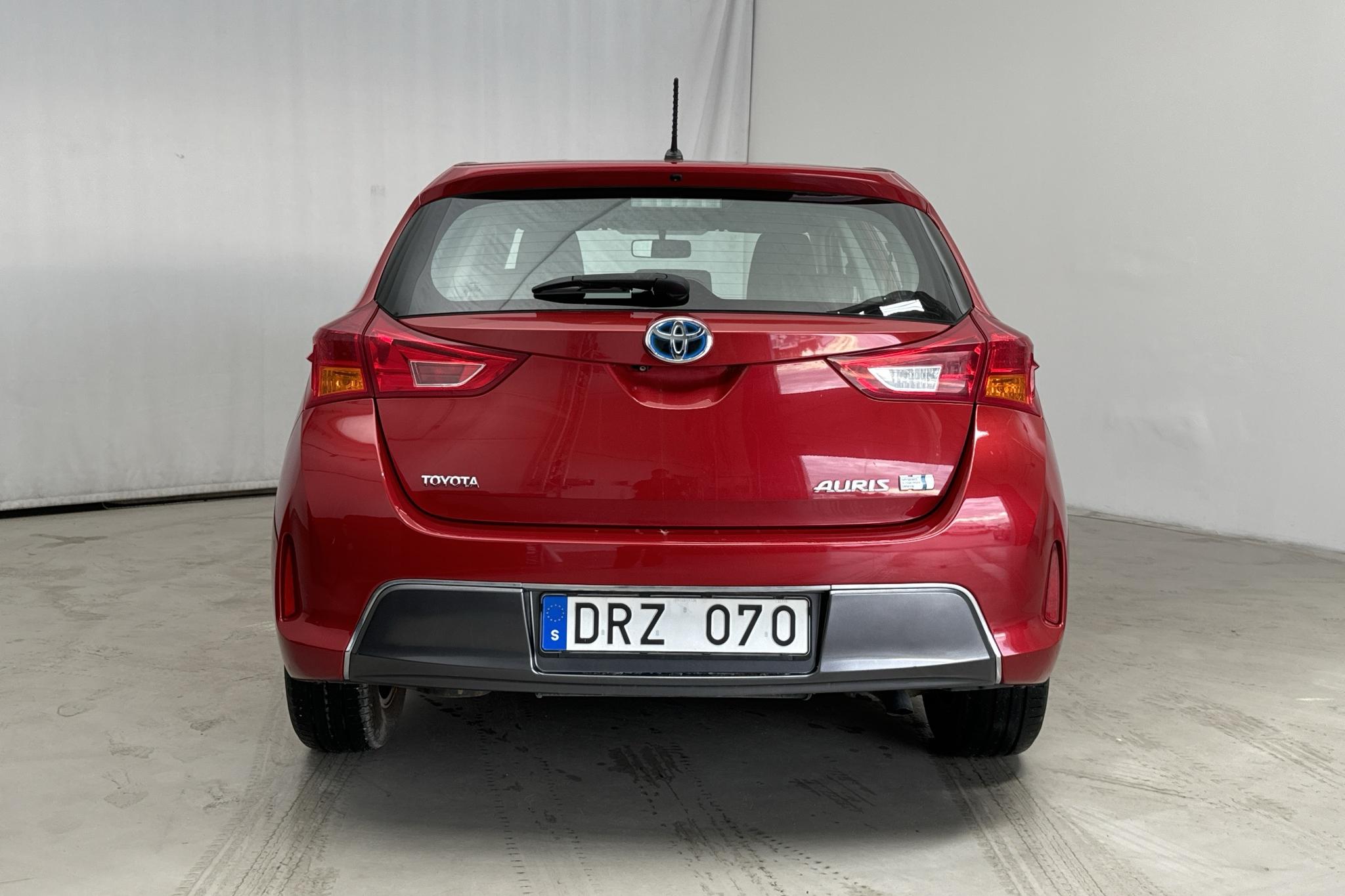 Toyota Auris 1.8 HSD 5dr (99hk) - 91 970 km - Automaatne - Dark Red - 2013