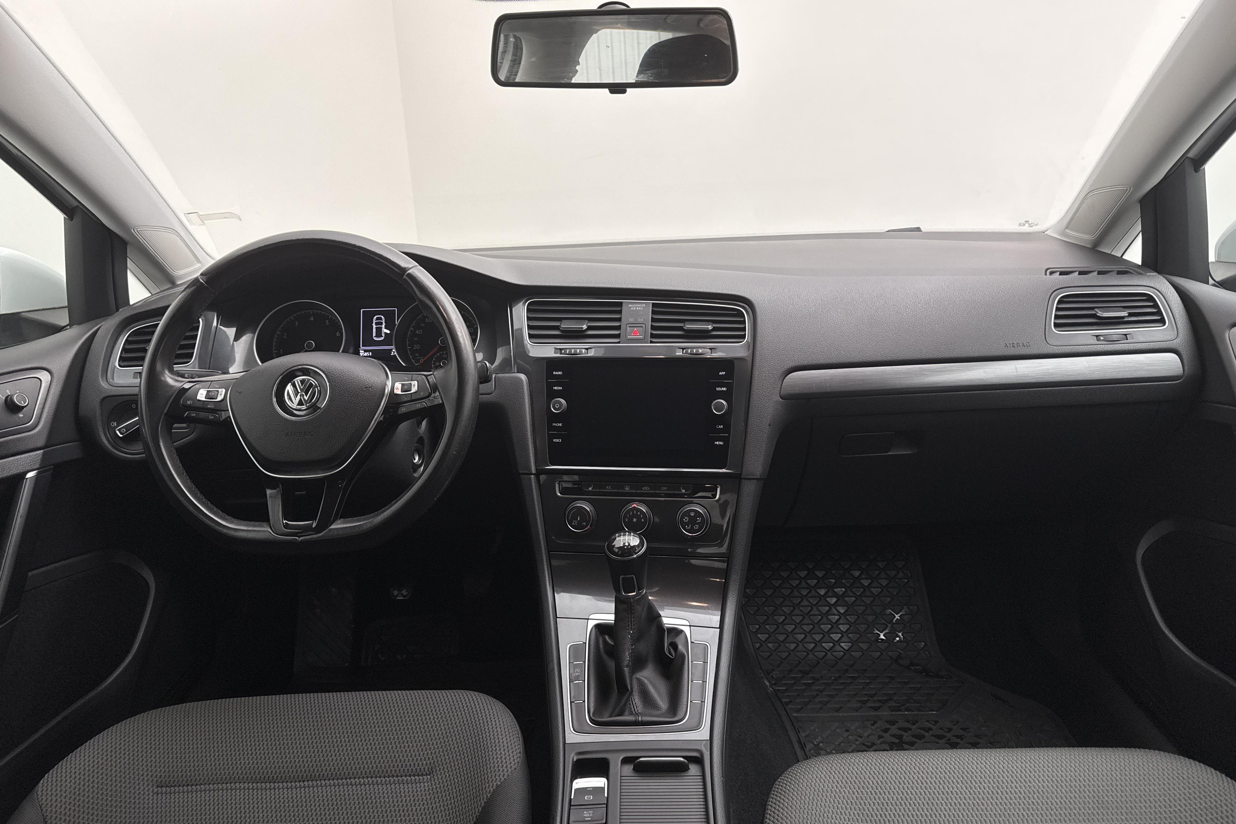 VW Golf VII 1.0 TSI 5dr (110hk) - 95 850 km - Manuaalinen - valkoinen - 2017