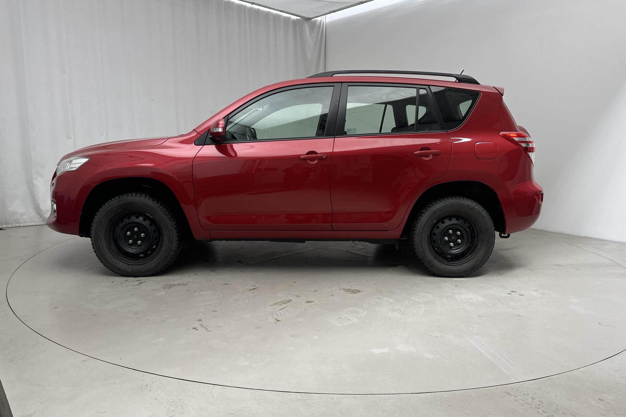 Toyota RAV4 2.0 (158hk) - 68 080 km - Manualna - Dark Red - 2011