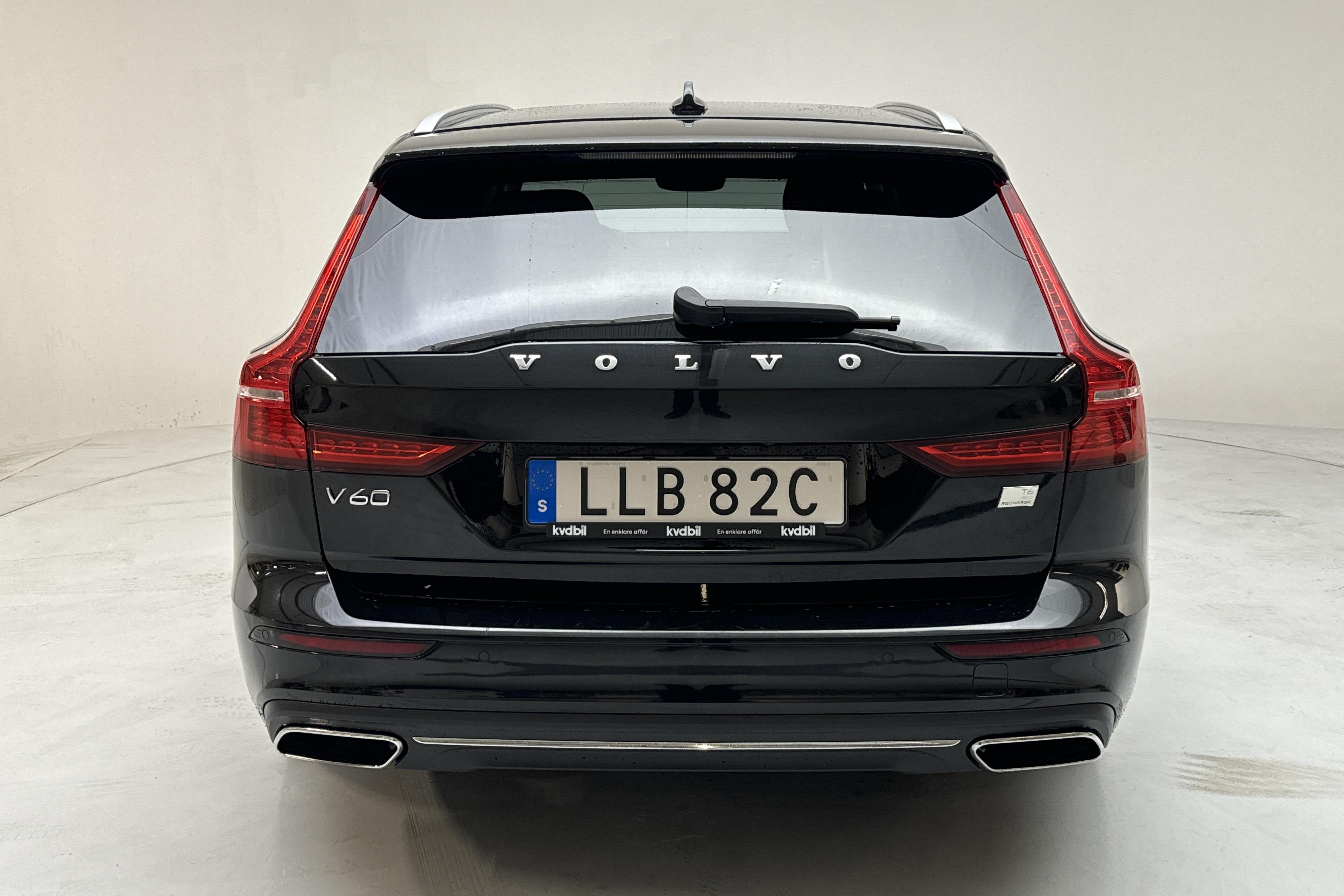 Volvo V60 T6 AWD Twin Engine (340hk) - 8 898 mil - Automat - svart - 2021