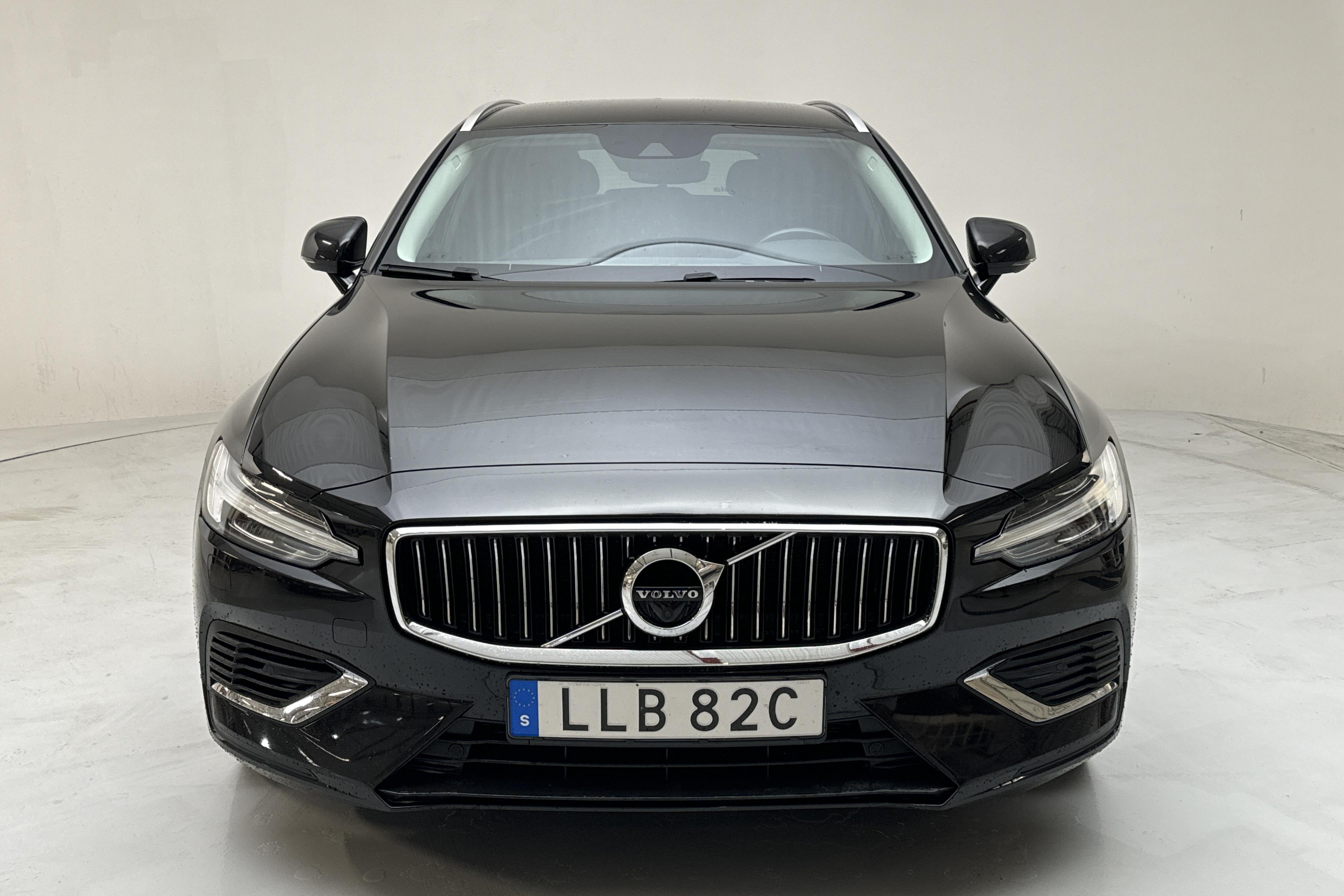 Volvo V60 T6 AWD Twin Engine (340hk) - 8 898 mil - Automat - svart - 2021