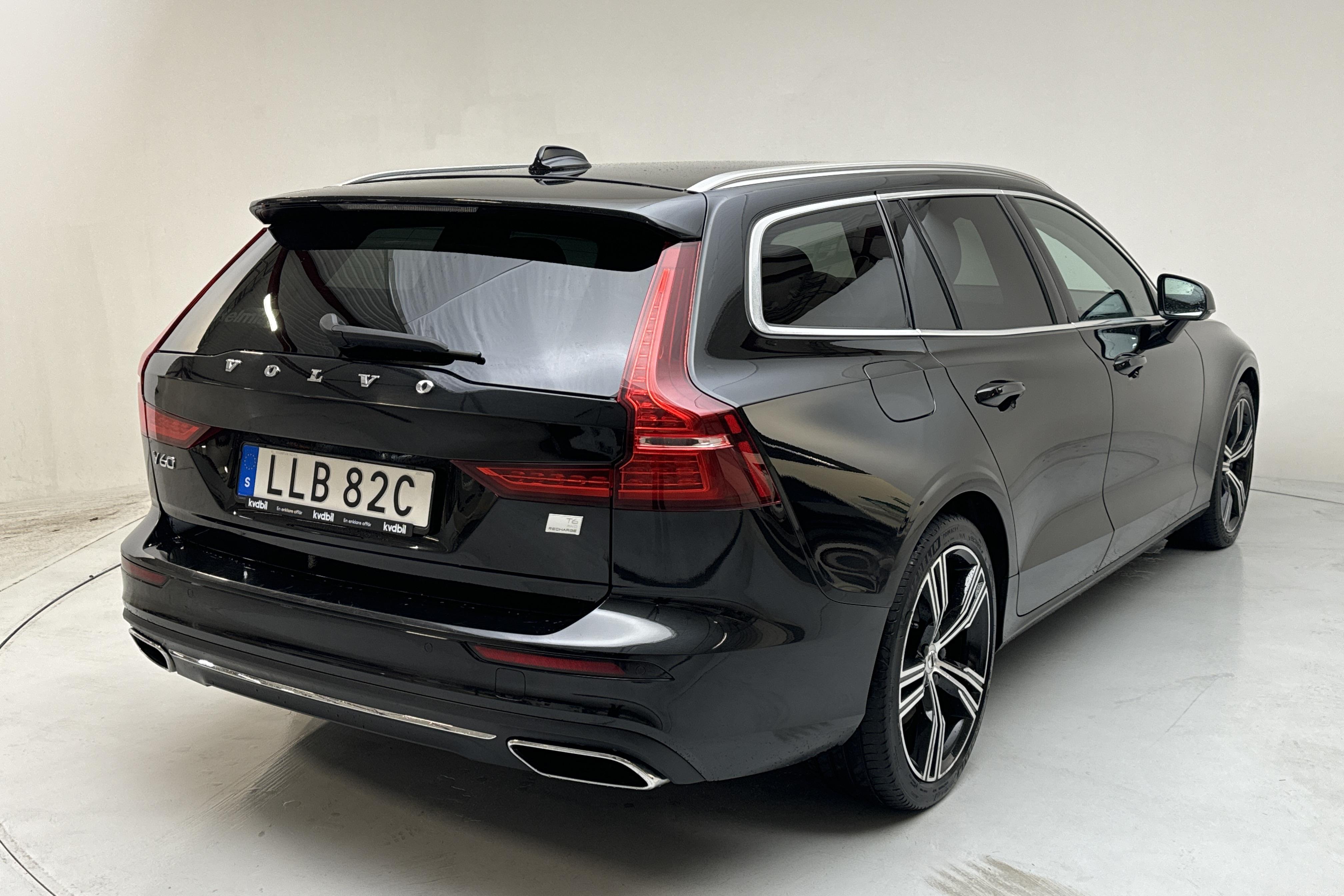 Volvo V60 T6 AWD Twin Engine (340hk) - 8 898 mil - Automat - svart - 2021