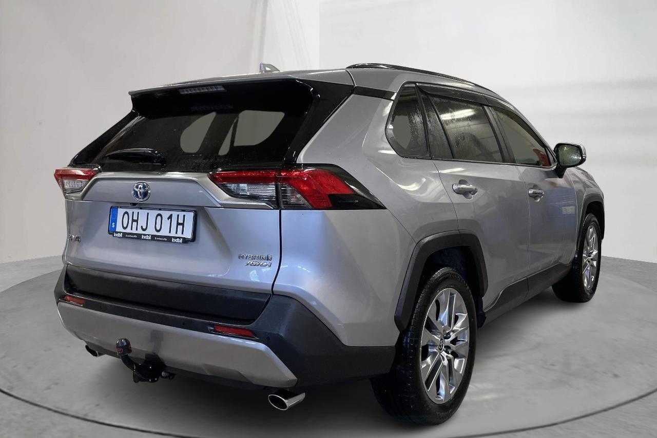 Toyota RAV4 2.5 HSD AWD (222hk) - 6 725 mil - Automat - silver - 2023