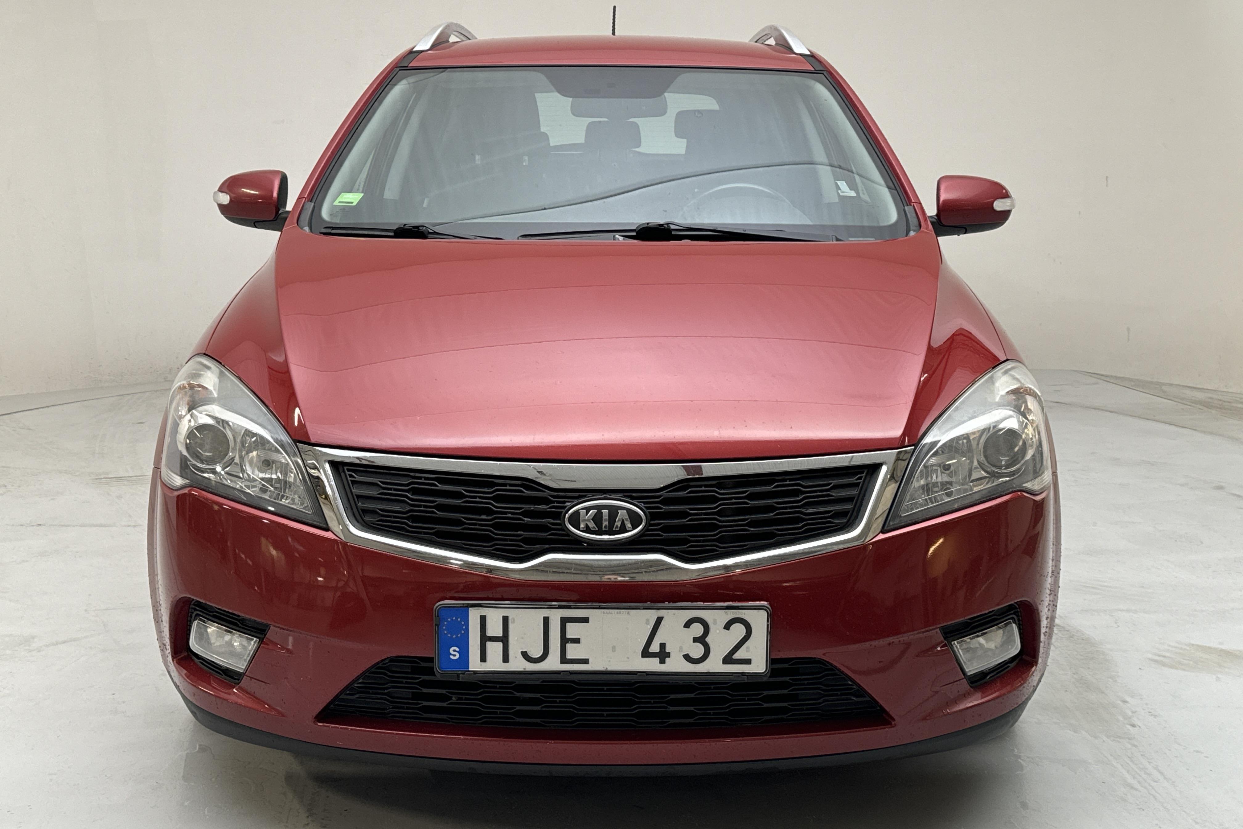 KIA Cee'd 1.6 CRDi SW (115hk) - 221 190 km - Käsitsi - punane - 2010