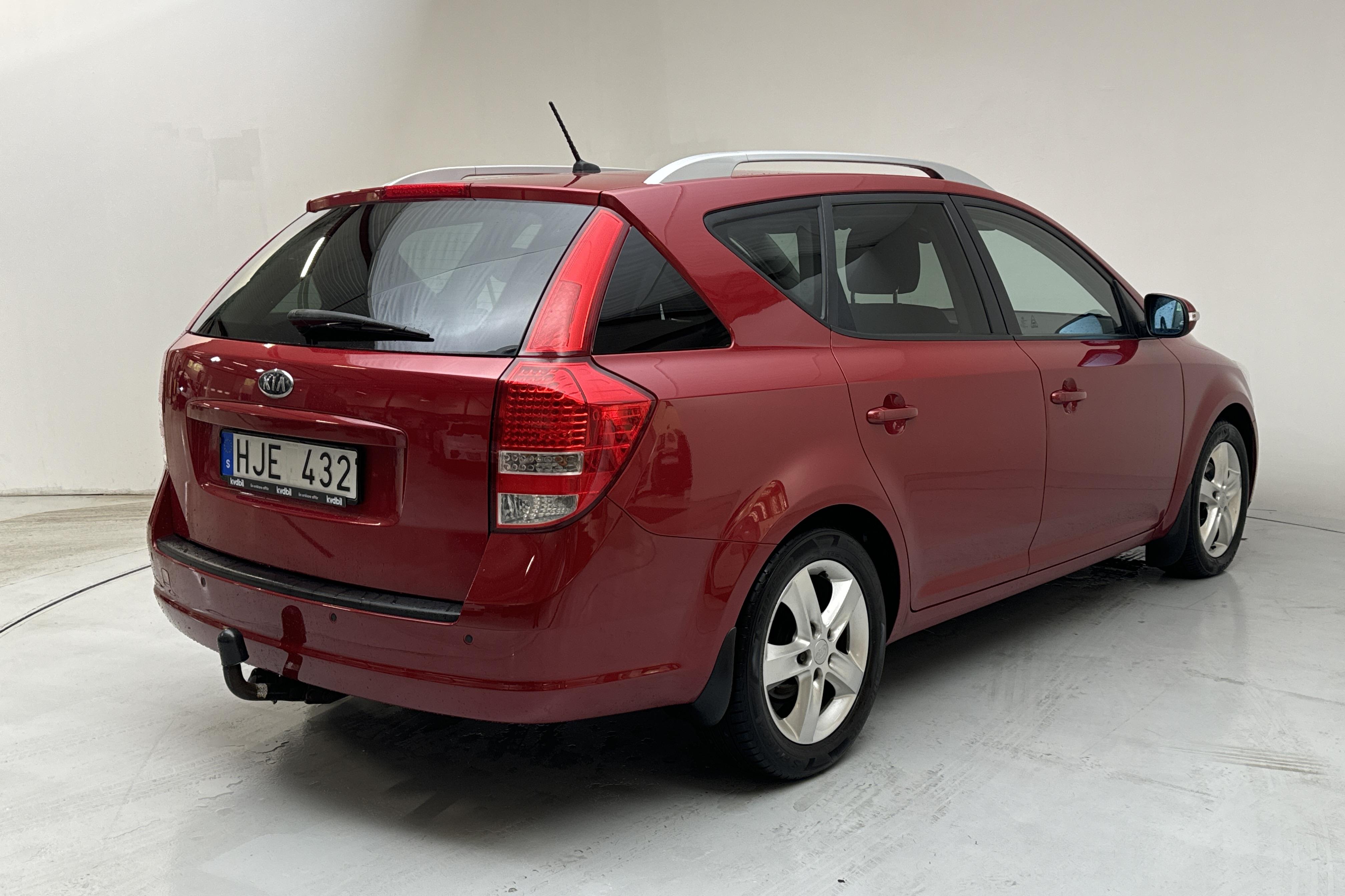 KIA Cee'd 1.6 CRDi SW (115hk) - 22 119 mil - Manuell - röd - 2010