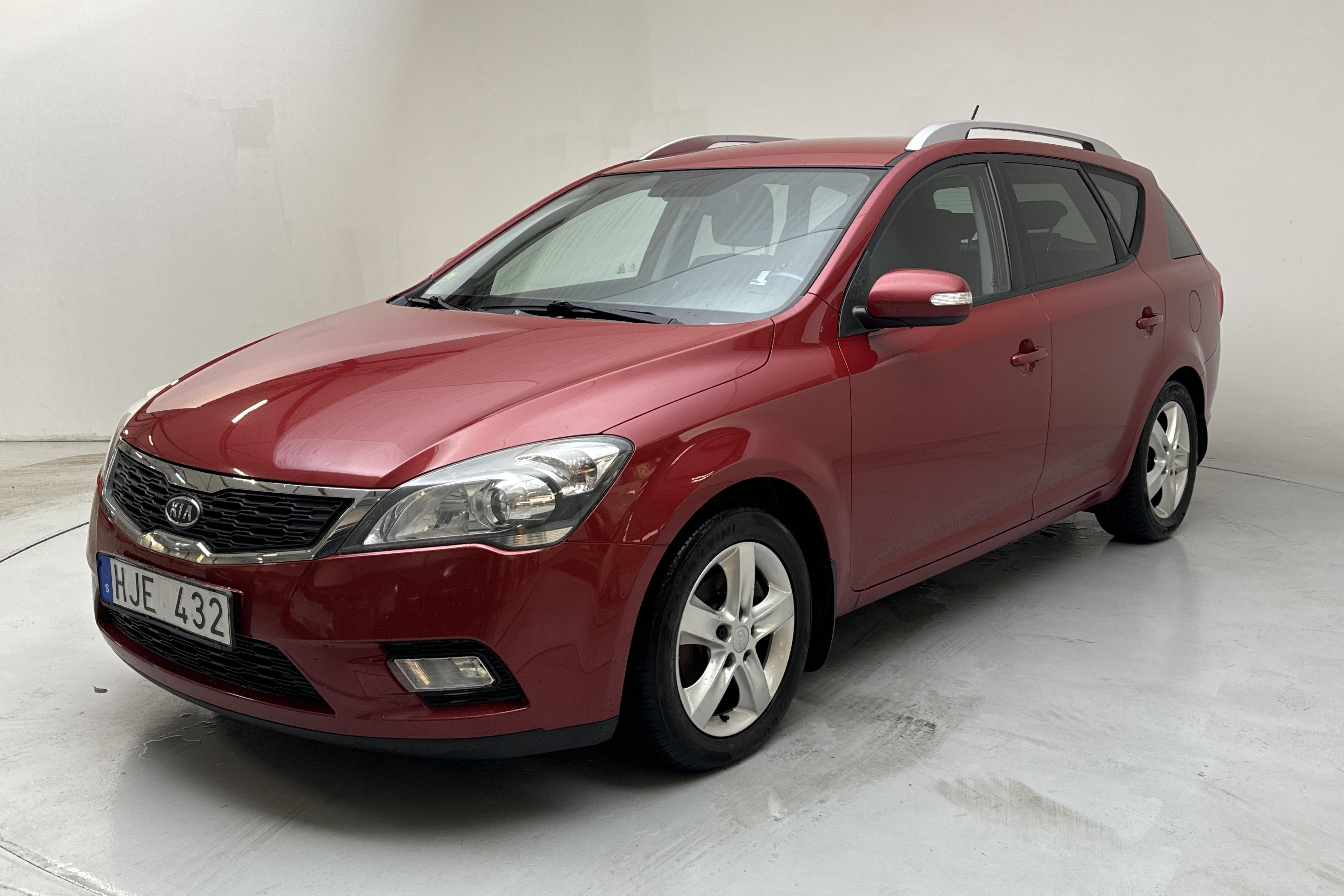 KIA Cee'd 1.6 CRDi SW (115hk) - 221 190 km - Manuaalinen - punainen - 2010