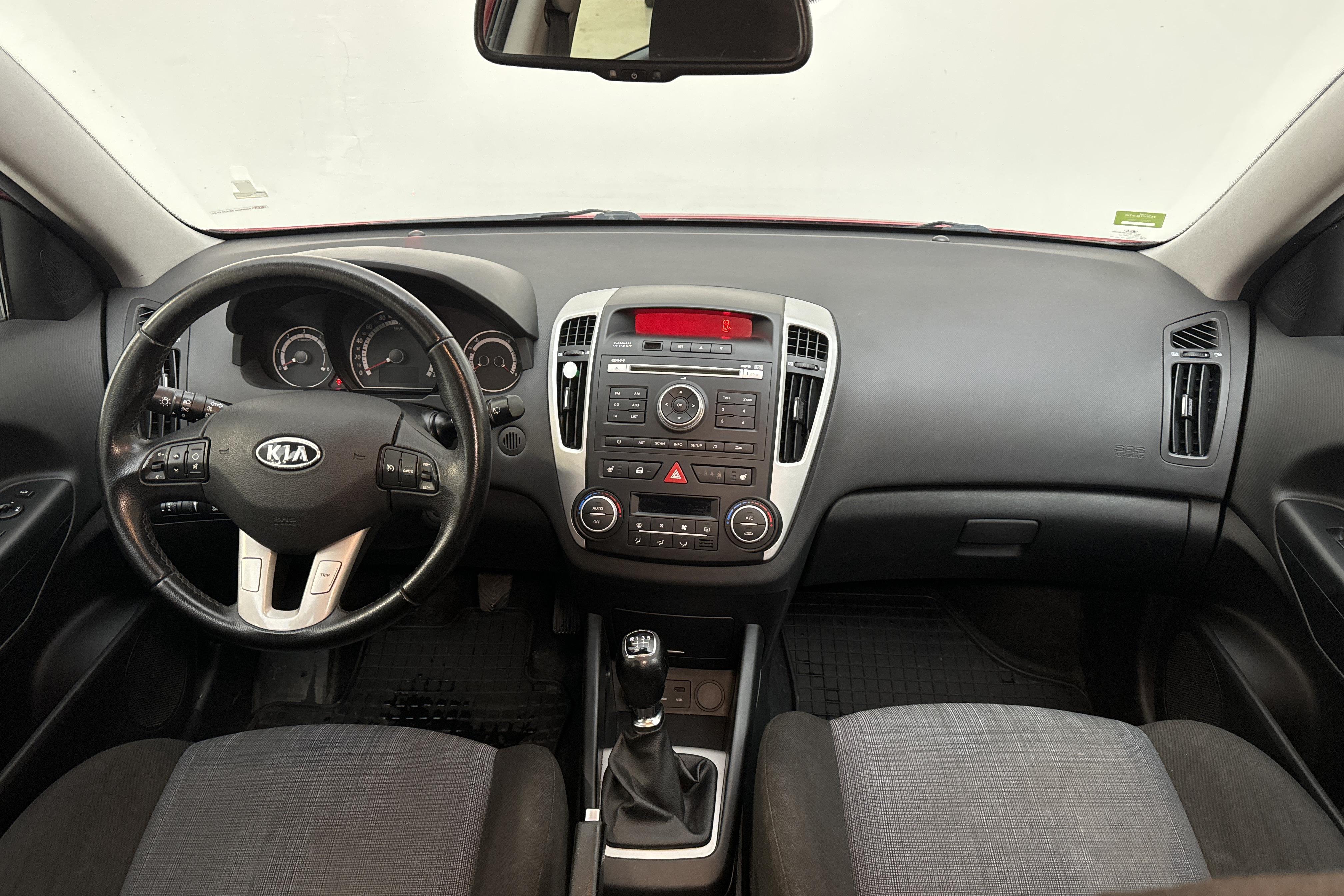 KIA Cee'd 1.6 CRDi SW (115hk) - 221 190 km - Manual - red - 2010