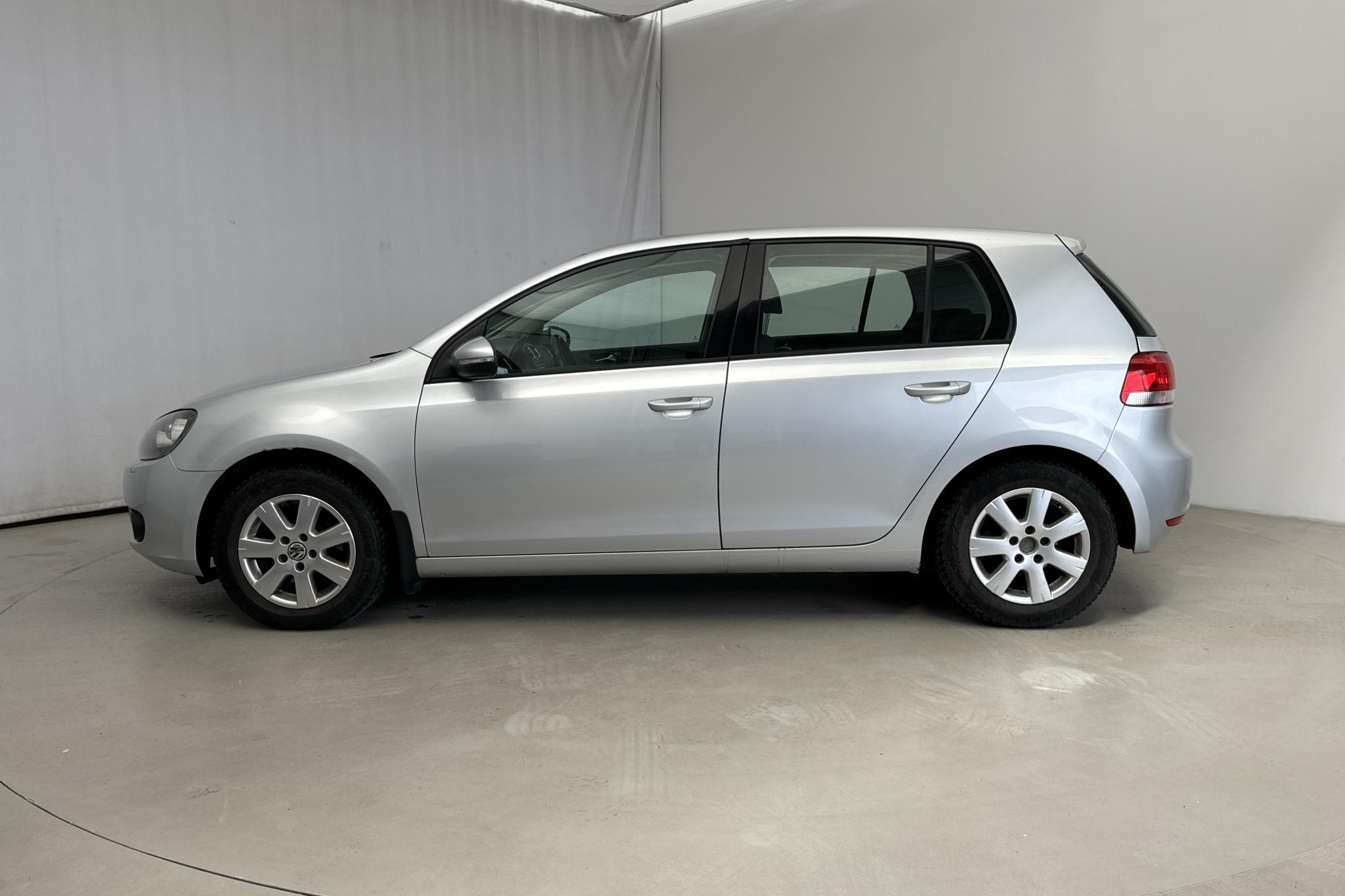 VW Golf VI 1.6 MultiFuel E85 5dr (102hk) - 168 110 km - Manualna - srebro - 2011