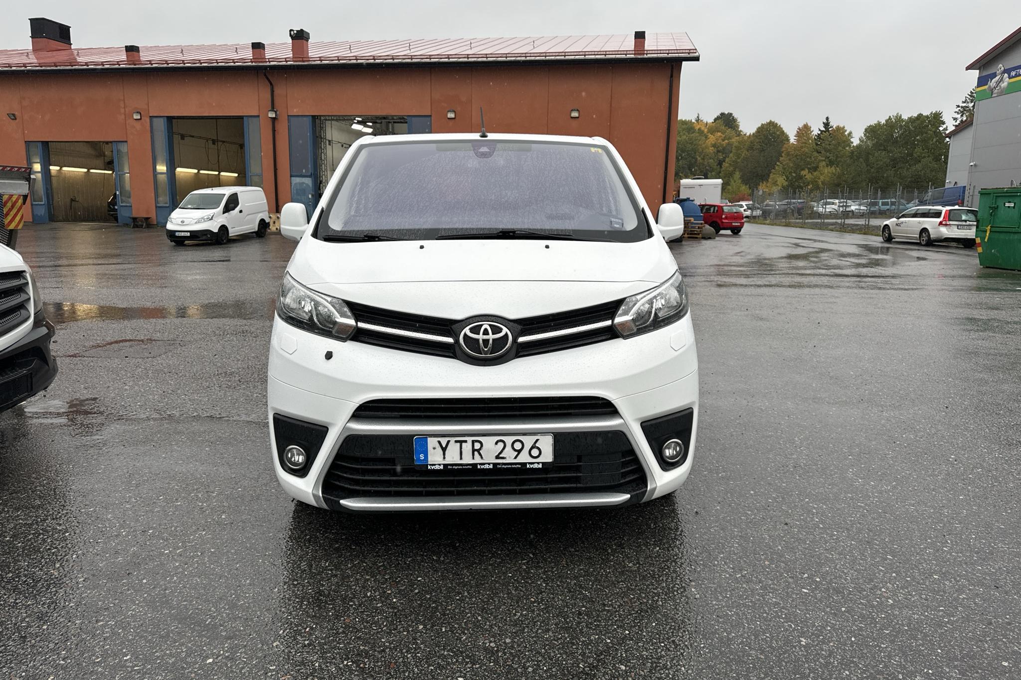 Toyota PROACE Verso 1.6 (115hk) - 17 023 mil - Manuell - vit - 2016