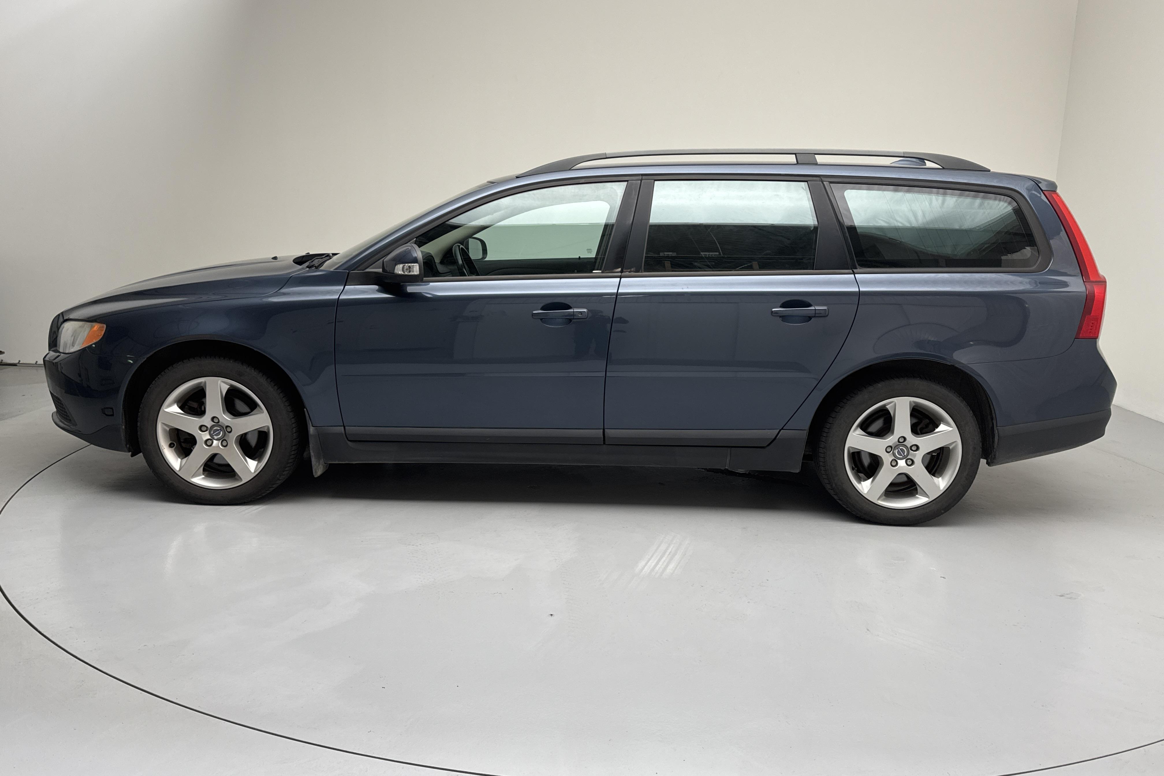 Volvo V70 II 2.0F (145hk) - 174 810 km - Manual - blue - 2009