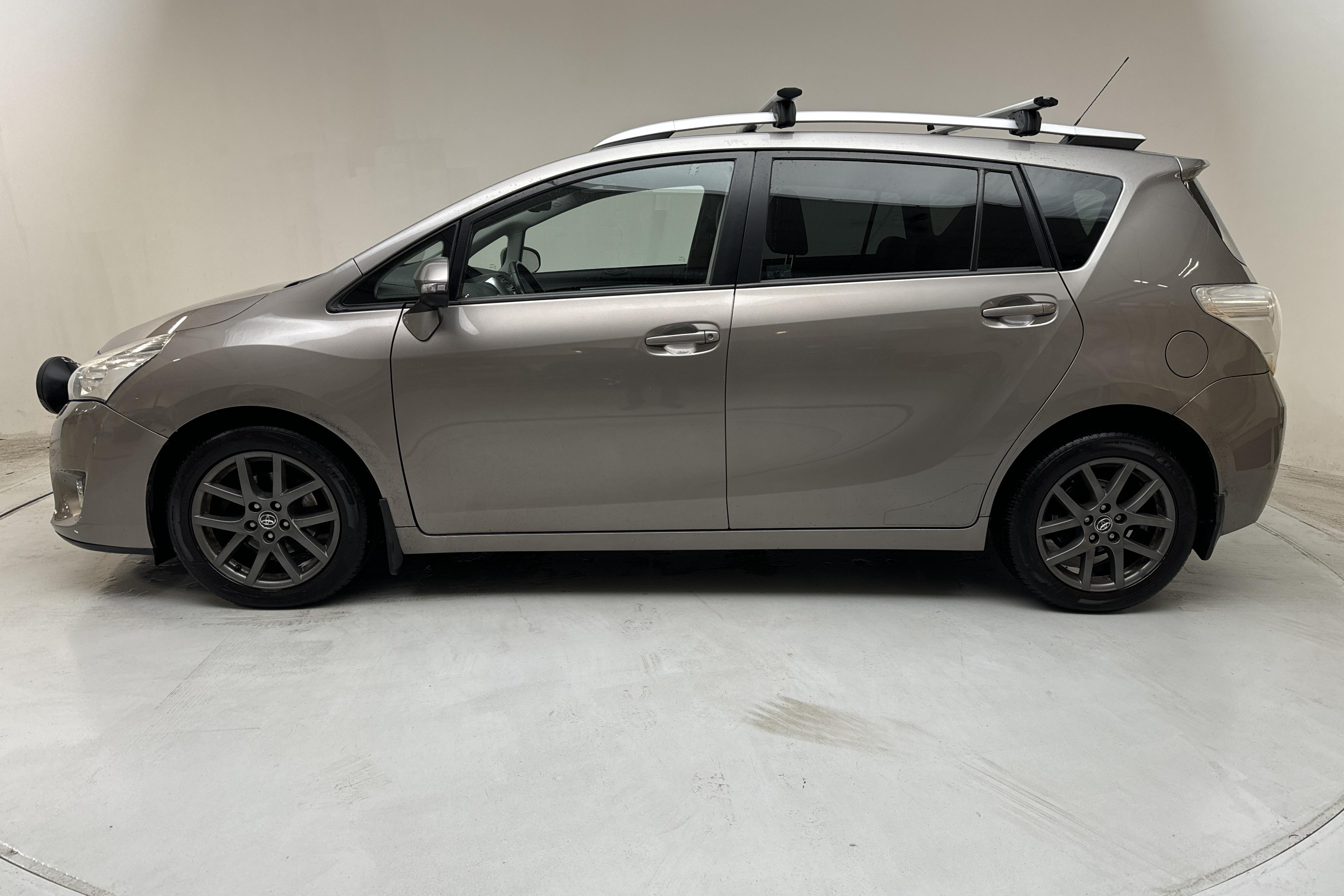 Toyota Verso 1.6 D-4D DPF (112hk) - 236 220 km - Manualna - brązowy - 2015