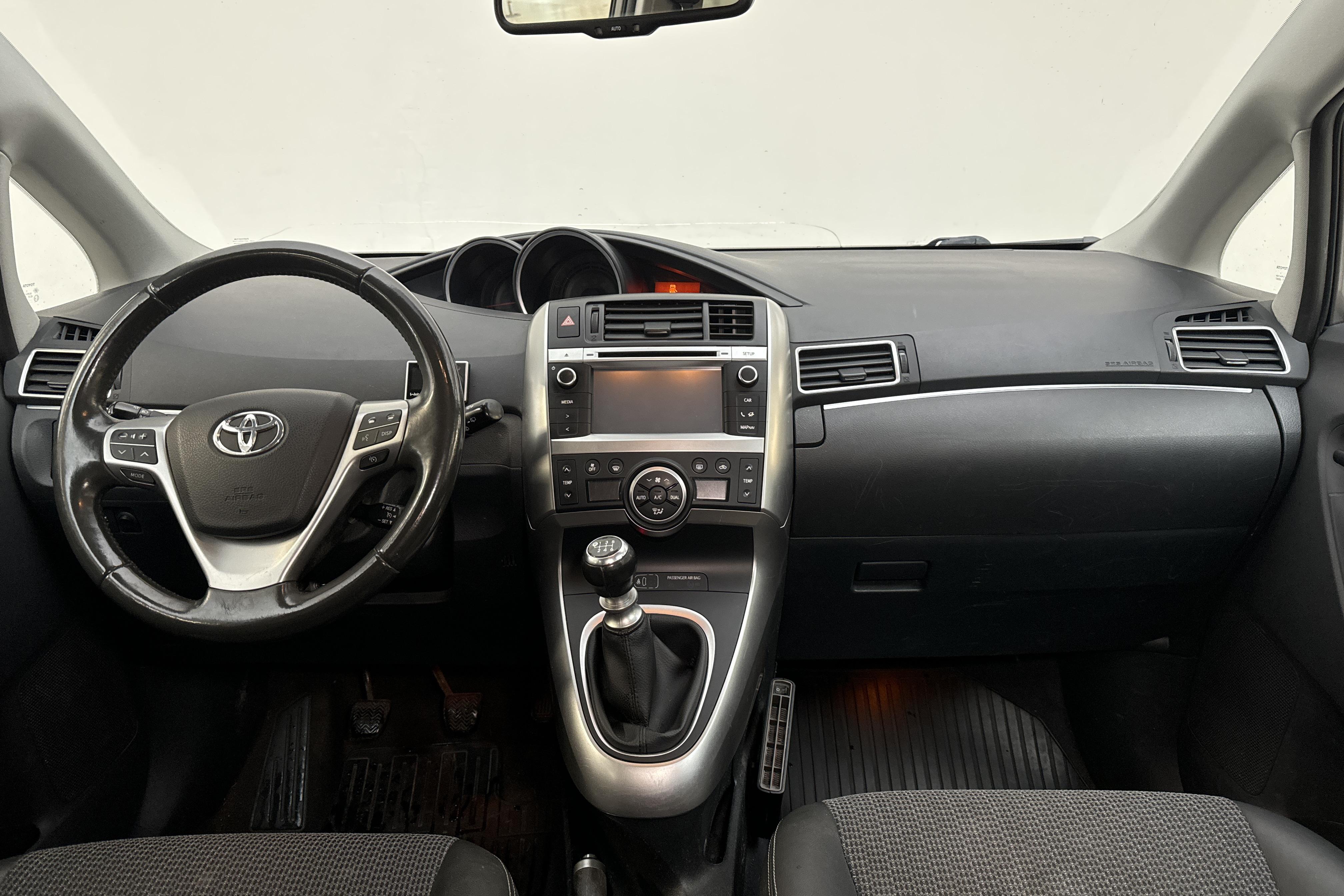 Toyota Verso 1.6 D-4D DPF (112hk) - 236 220 km - Manualna - brązowy - 2015