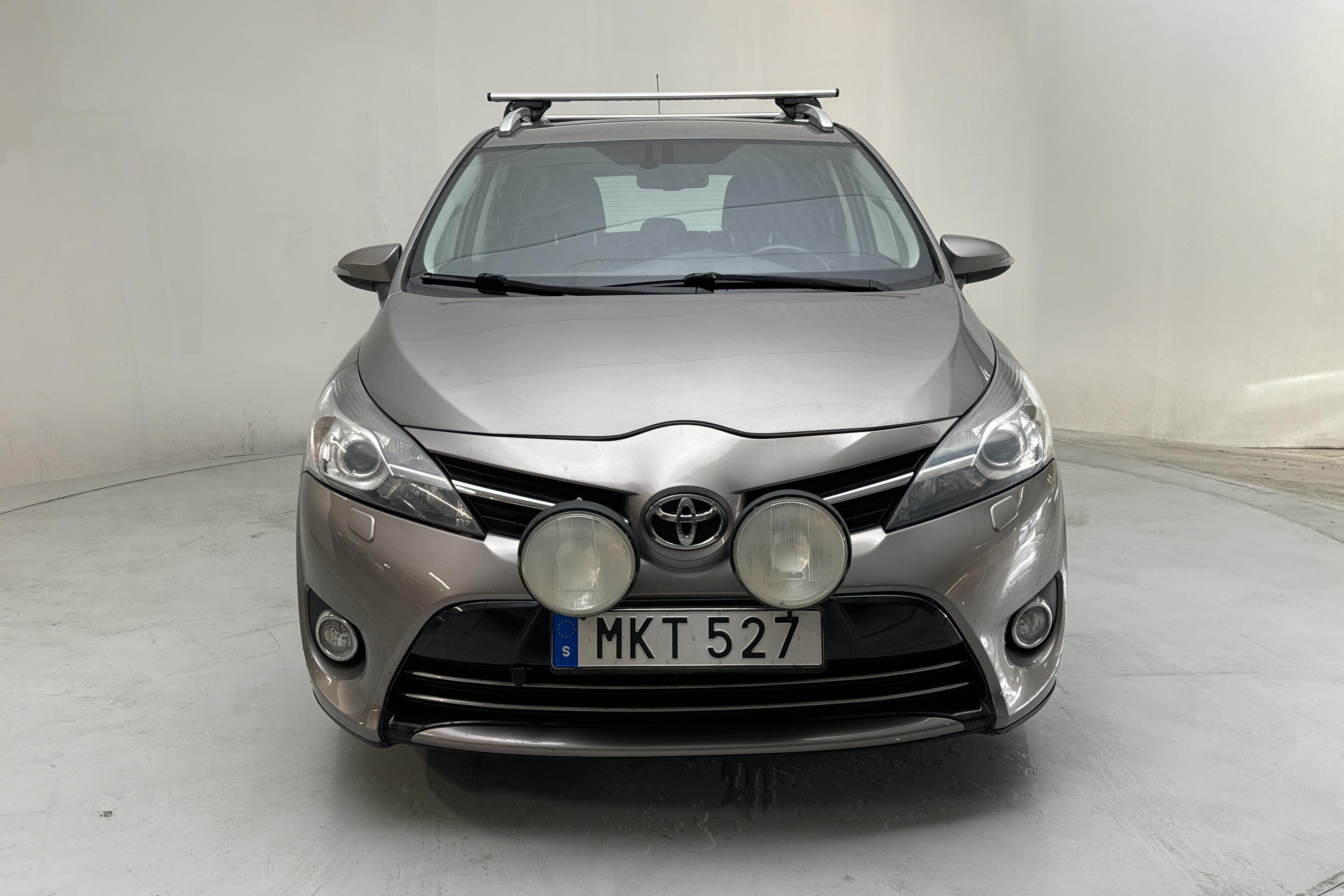 Toyota Verso 1.6 D-4D DPF (112hk) - 236 220 km - Manualna - brązowy - 2015