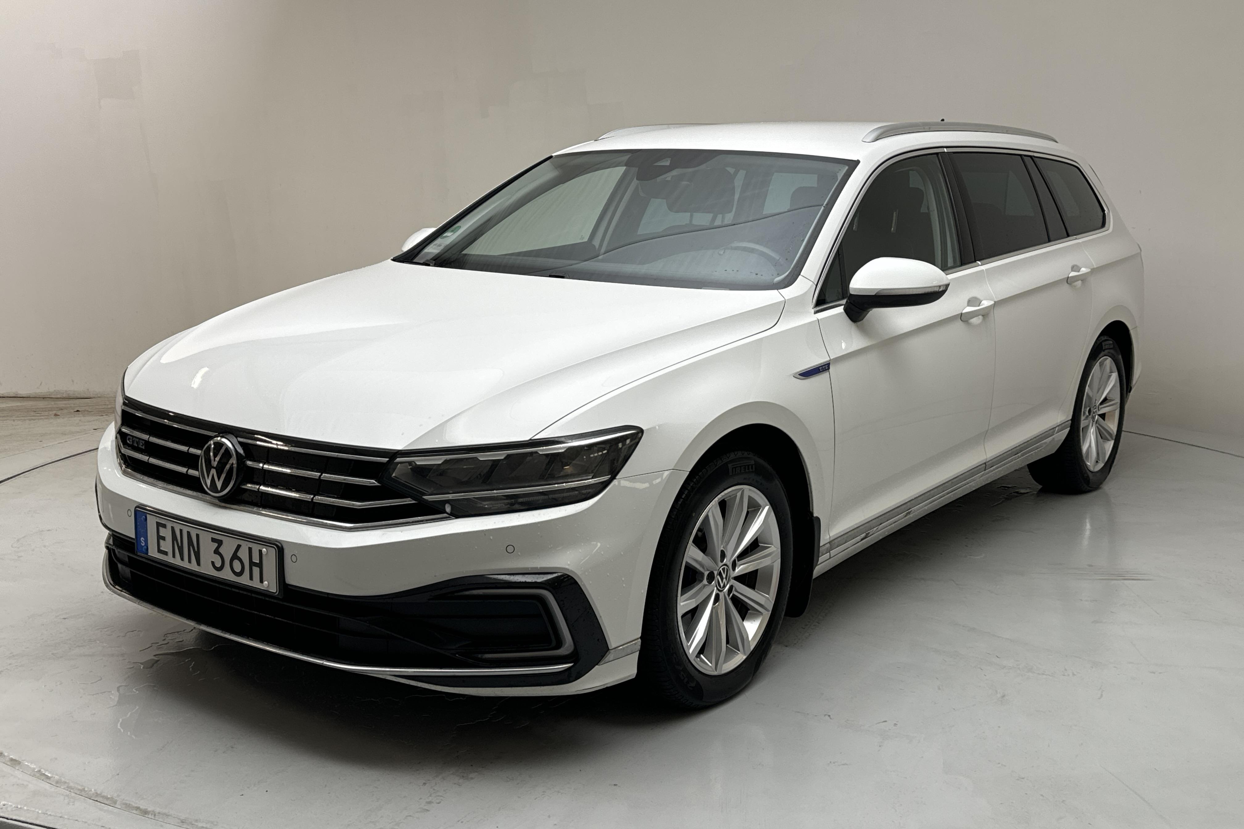 VW Passat 1.4 GTE Sportscombi (218hk) - 13 297 mil - Automat - vit - 2021