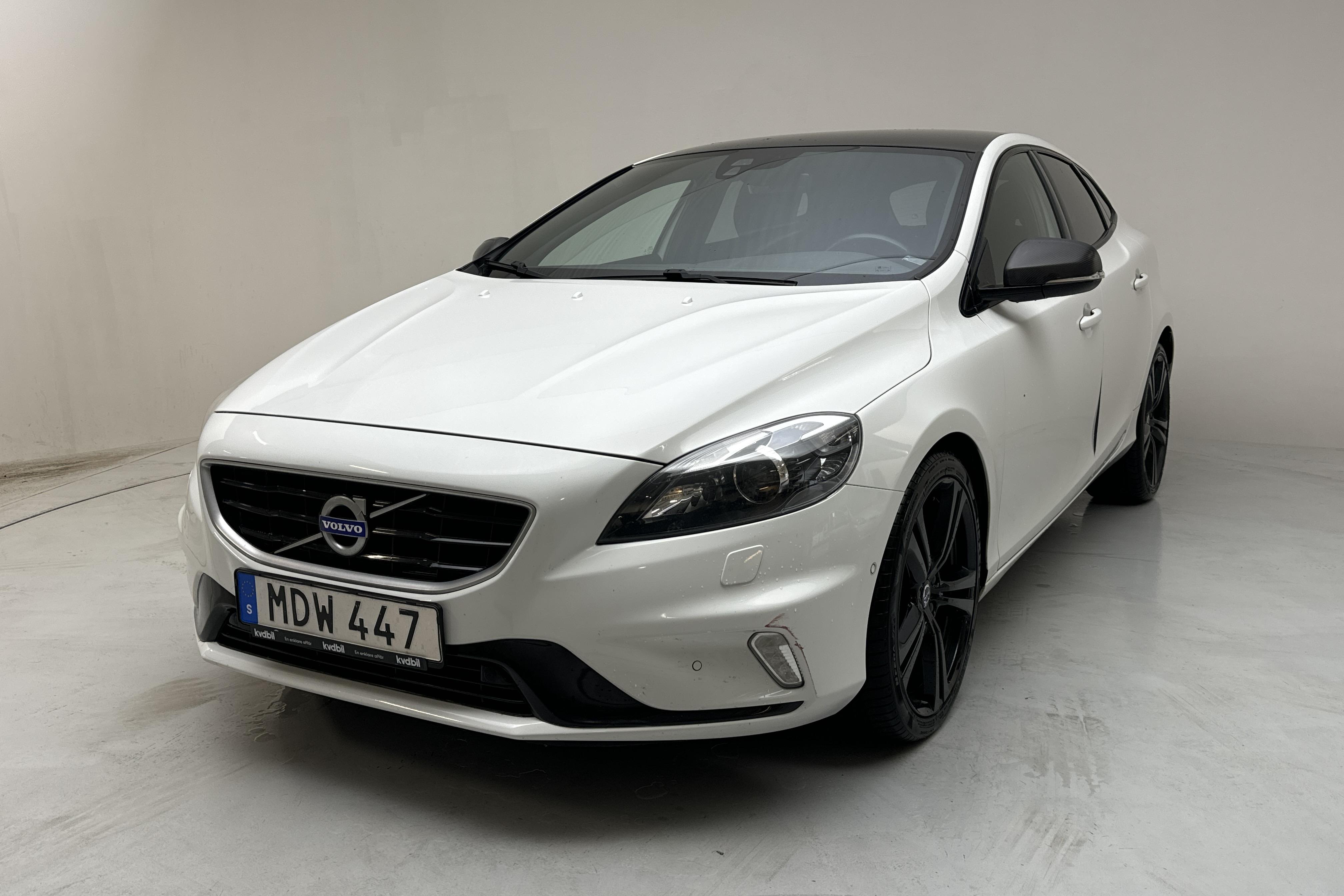 Volvo V40 T5 (245hk) - 97 220 km - Automatic - white - 2016