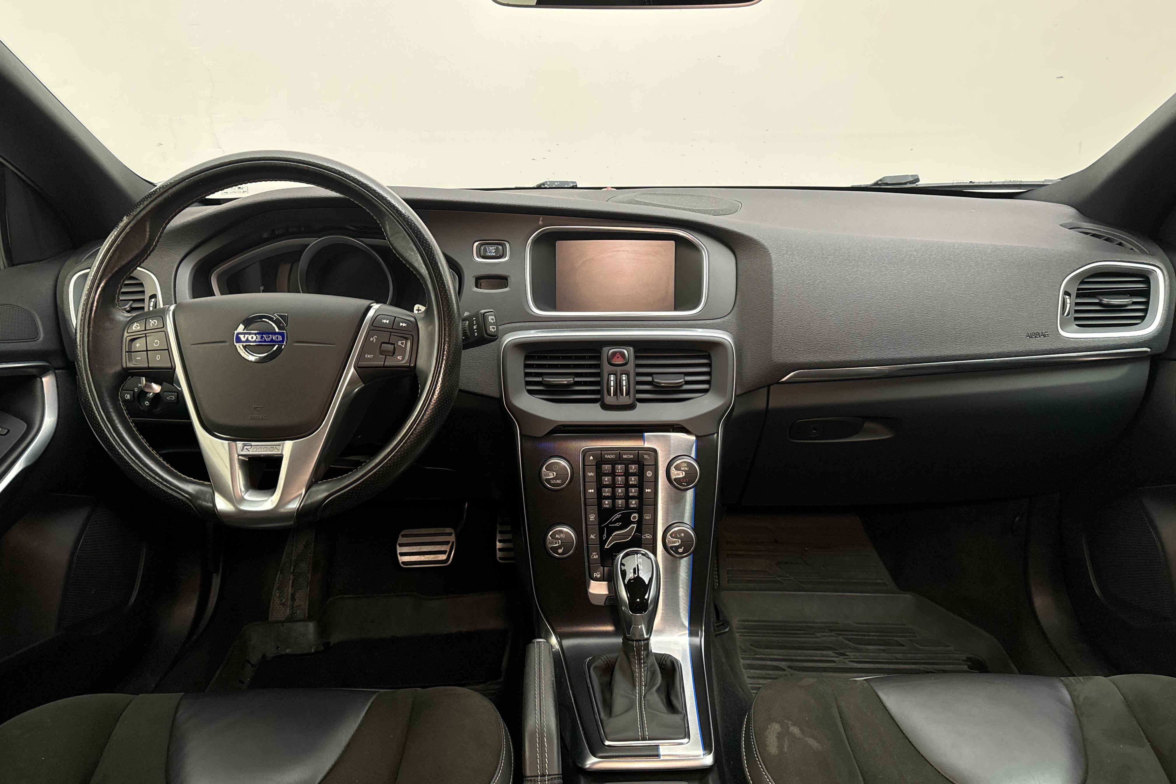 Volvo V40 T5 (245hk) - 97 220 km - Automatyczna - biały - 2016