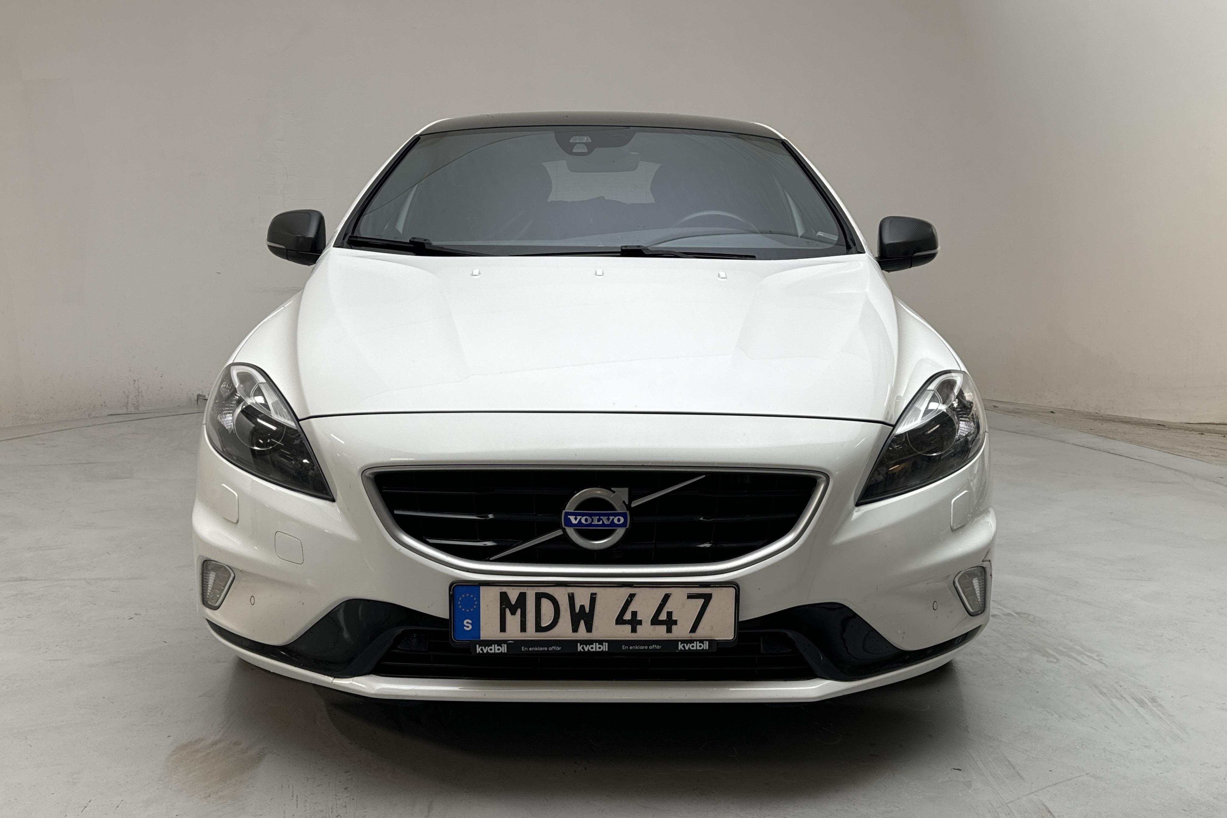 Volvo V40 T5 (245hk) - 97 220 km - Automatyczna - biały - 2016