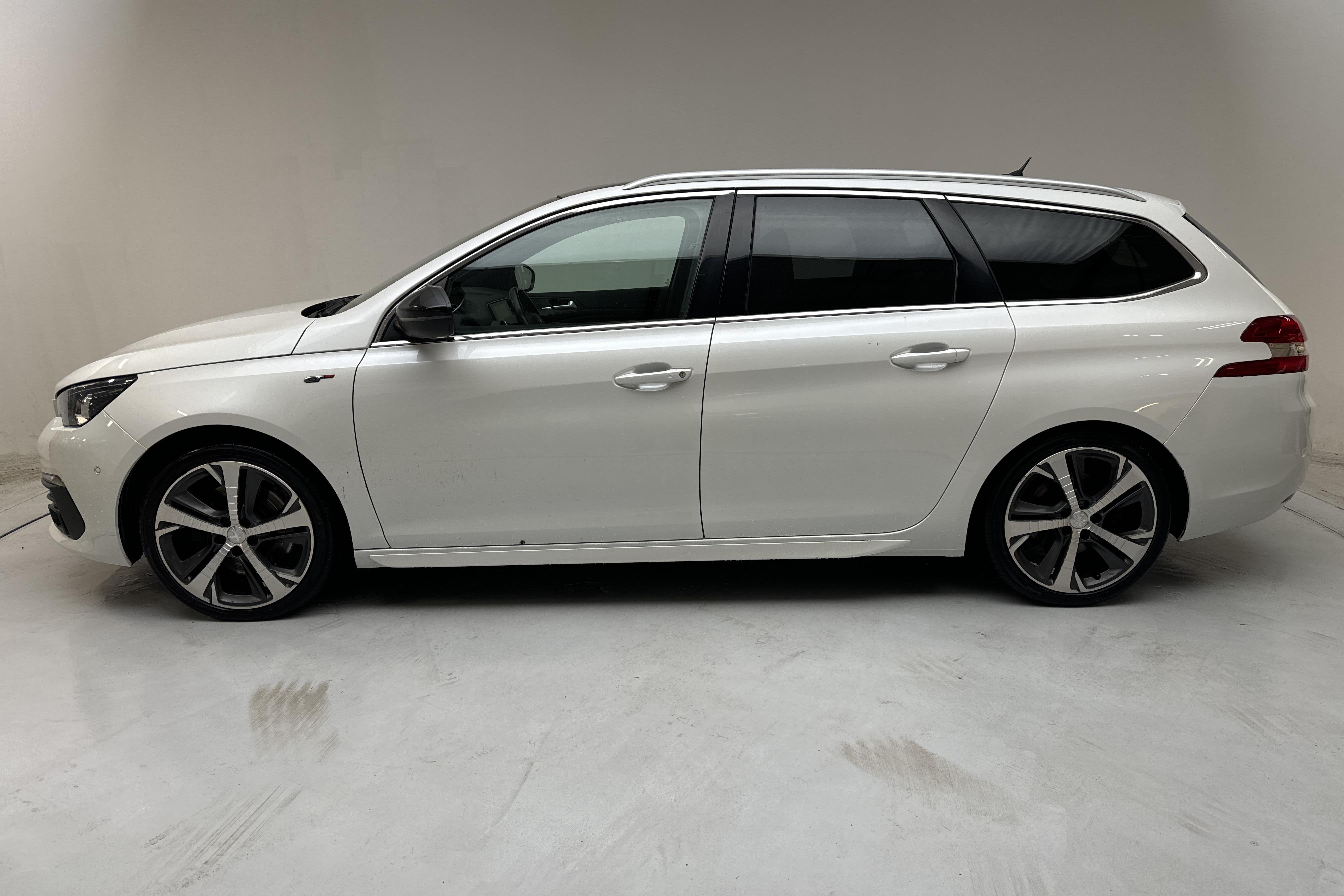 Peugeot 308 GT SW PureTech (225hk) - 170 790 km - Automaattinen - valkoinen - 2019