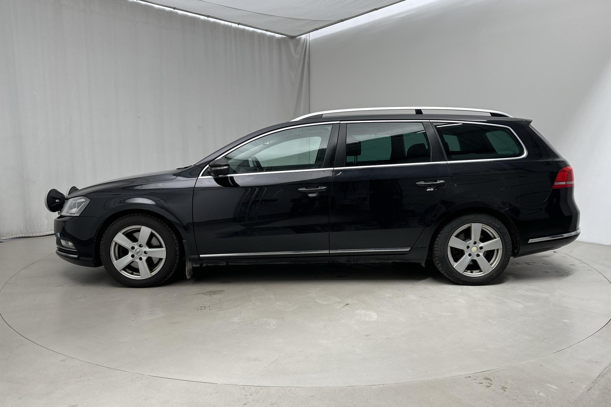 VW Passat 2.0 TDI BlueMotion Technology Variant (170hk) - 252 870 km - Automatyczna - czarny - 2012