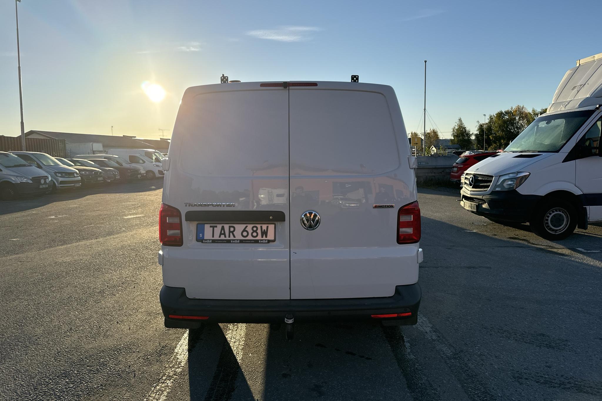 VW Transporter T6 2.0 TDI BMT Skåp 4MOTION (150hk) - 179 780 km - Automatyczna - biały - 2019