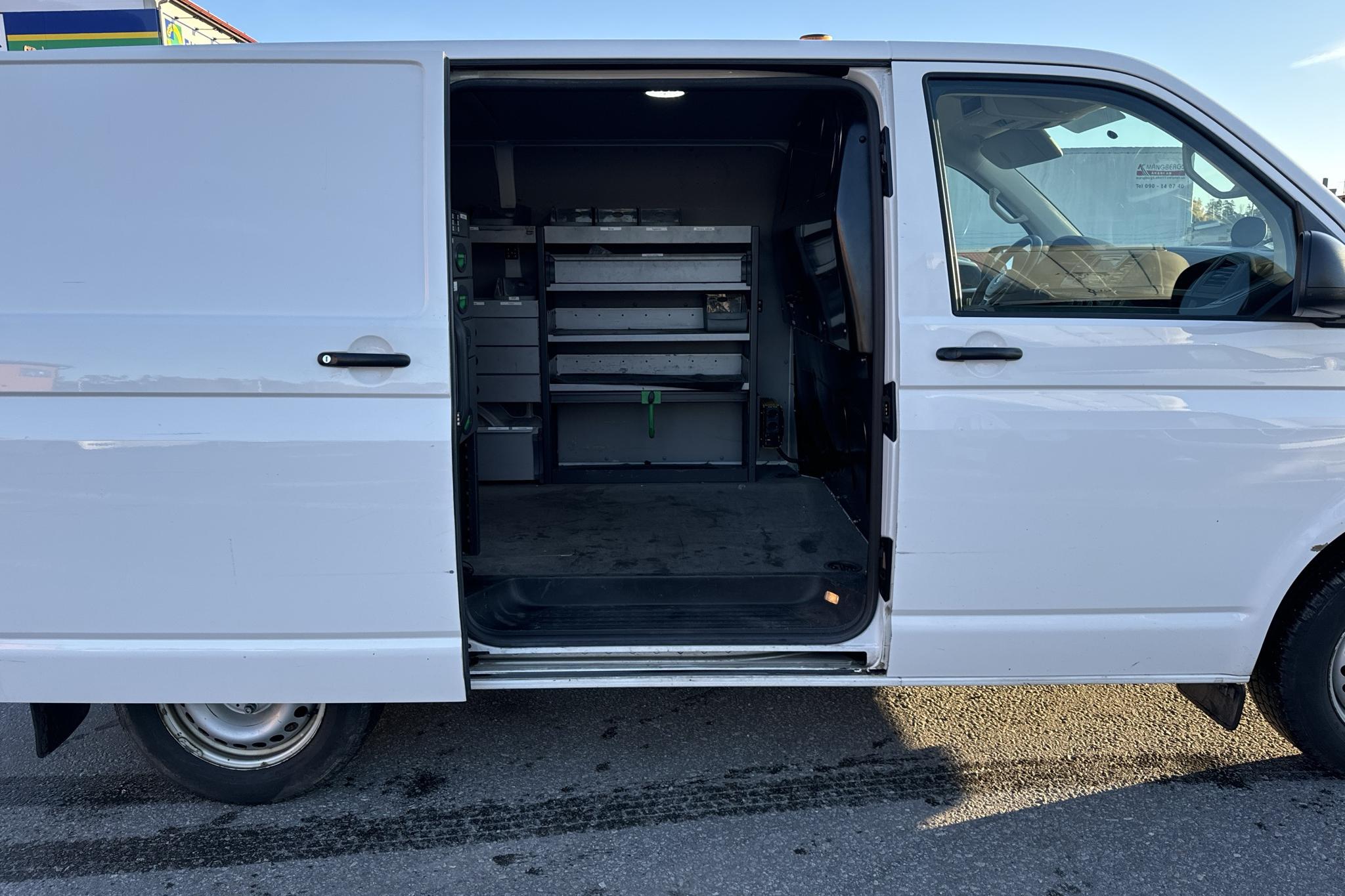 VW Transporter T6 2.0 TDI BMT Skåp 4MOTION (150hk) - 179 780 km - Automatyczna - biały - 2019