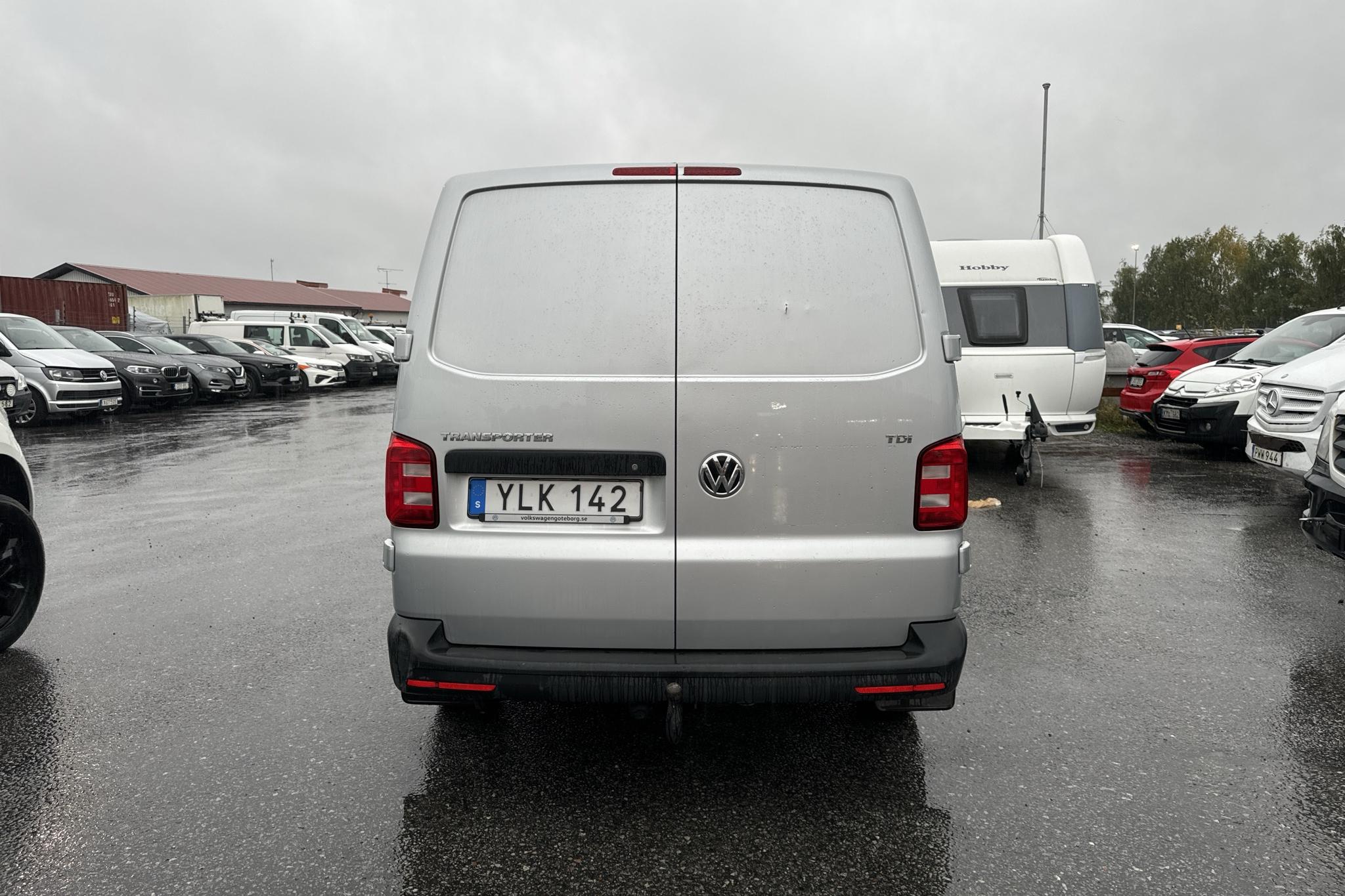 VW Transporter T6 2.0 TDI BMT Skåp (102hk) - 9 058 mil - Manuell - silver - 2017