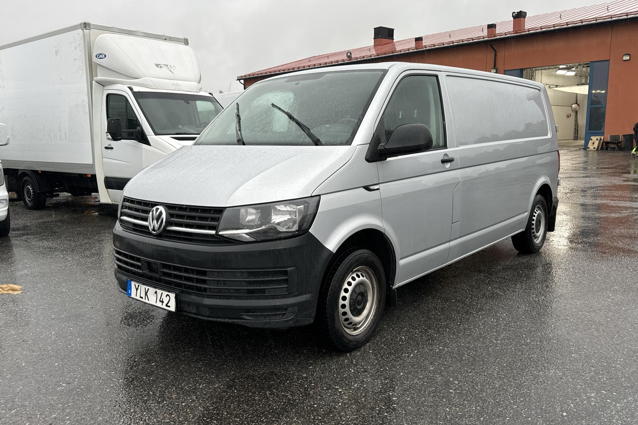 VW Transporter T6 2.0 TDI BMT Skåp (102hk) - 90 580 km - Manual - silver - 2017