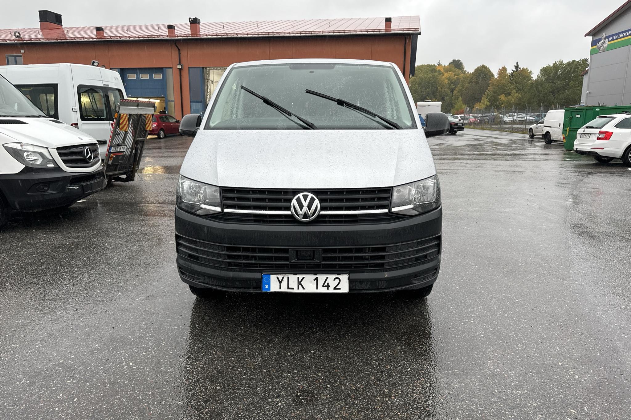 VW Transporter T6 2.0 TDI BMT Skåp (102hk) - 90 580 km - Manuaalinen - hopea - 2017