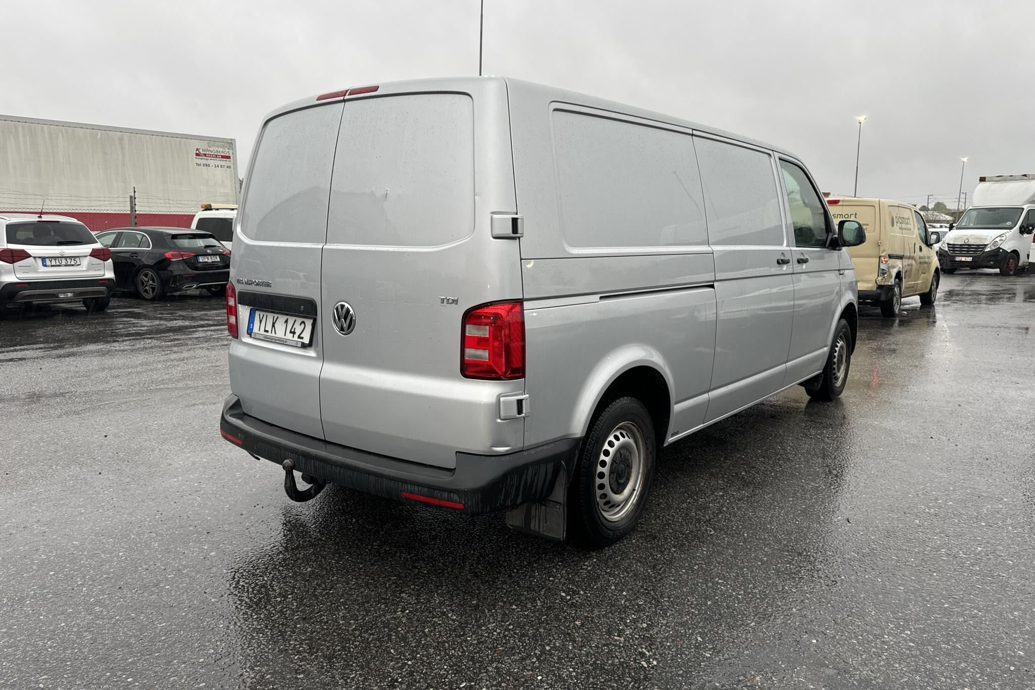 VW Transporter T6 2.0 TDI BMT Skåp (102hk) - 90 580 km - Manual - silver - 2017