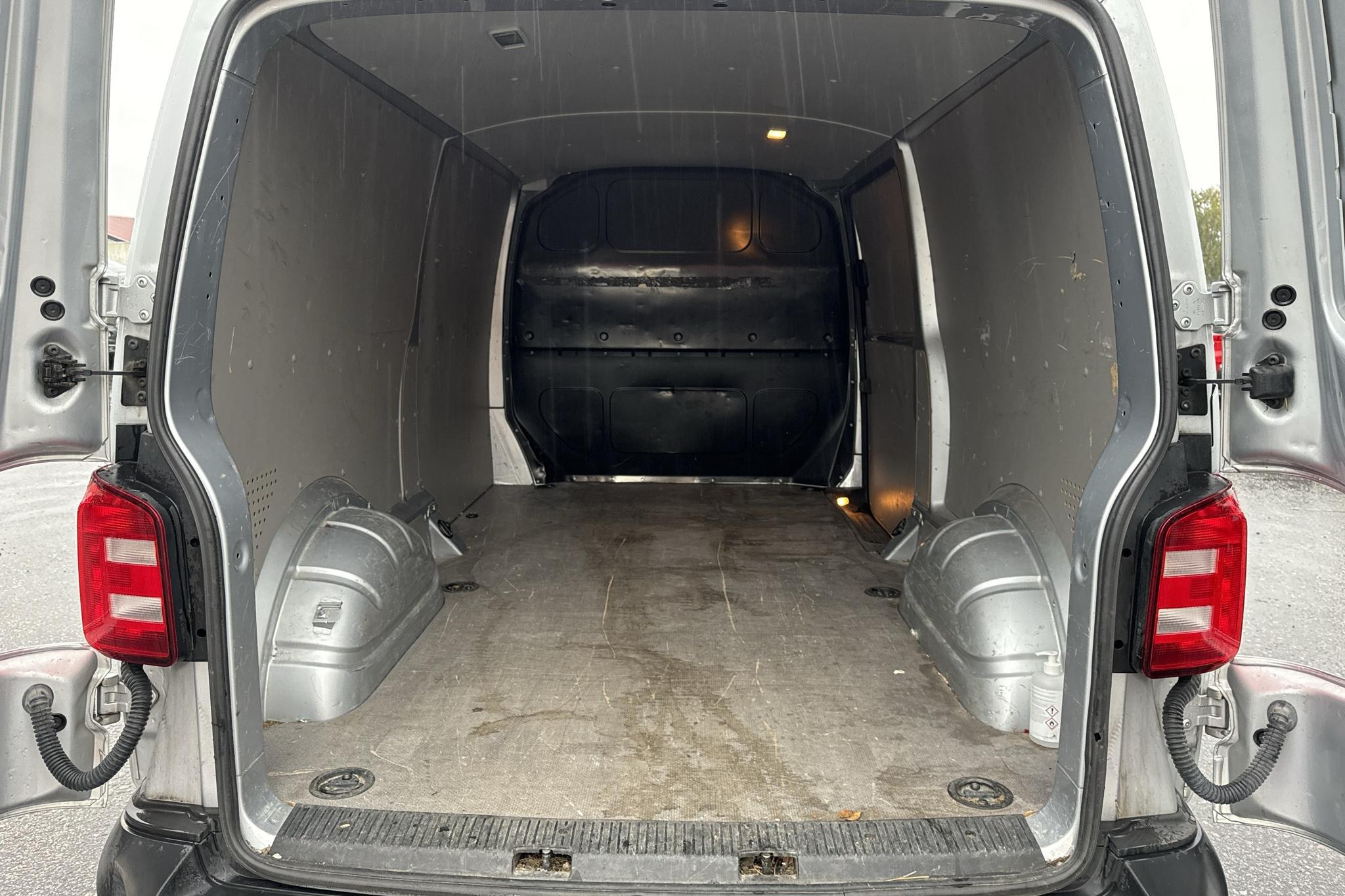 VW Transporter T6 2.0 TDI BMT Skåp (102hk) - 90 580 km - Käsitsi - hõbe - 2017