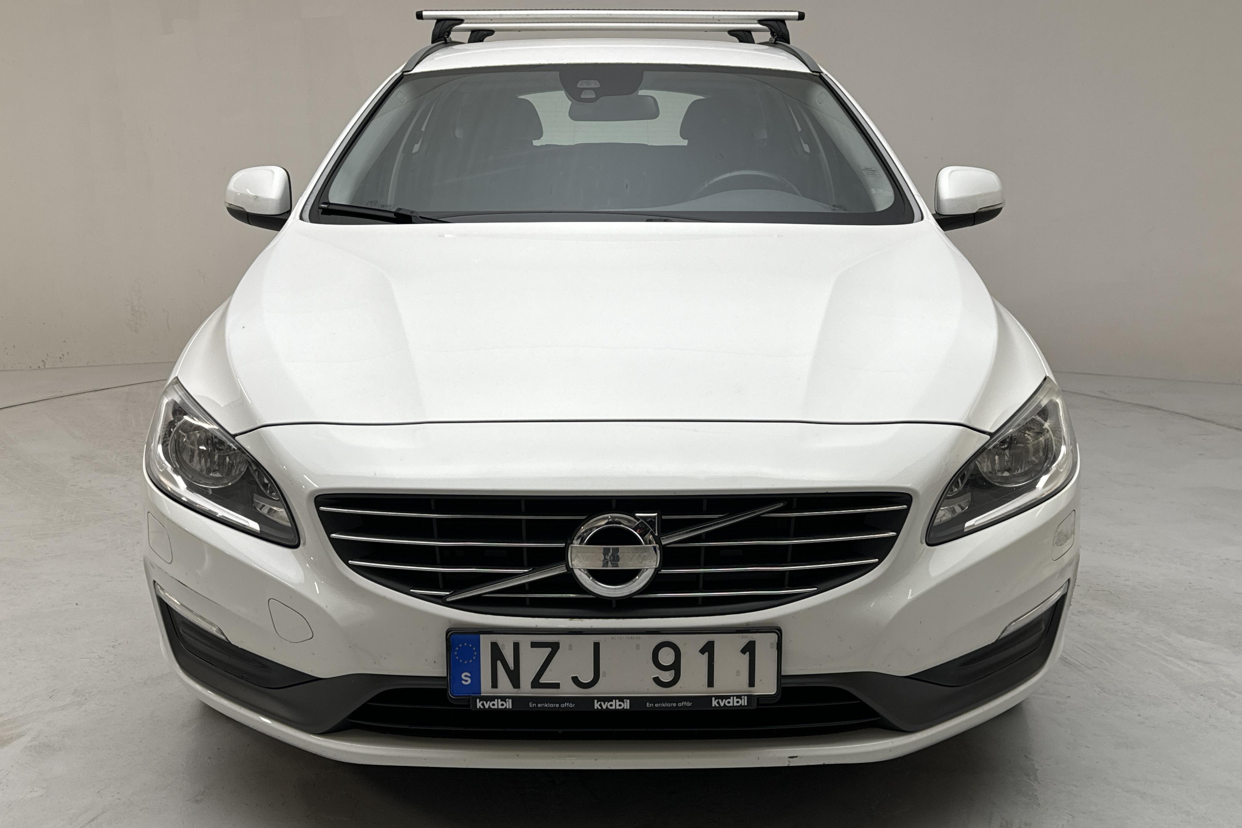 Volvo V60 T3 (150hk) - 10 012 mil - Manuell - vit - 2014